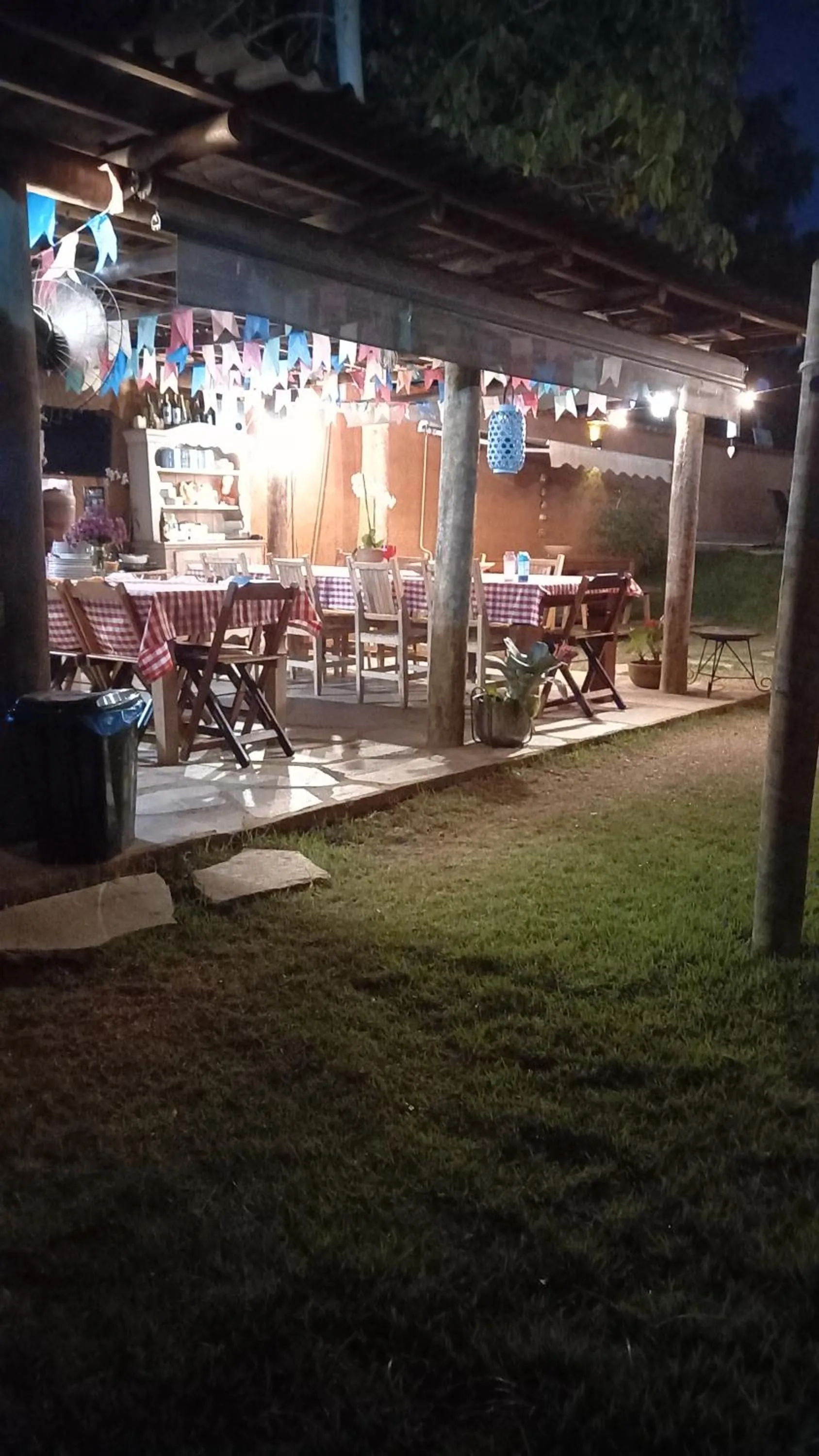 Restaurant/places to eat in Confraria da Prata Flats