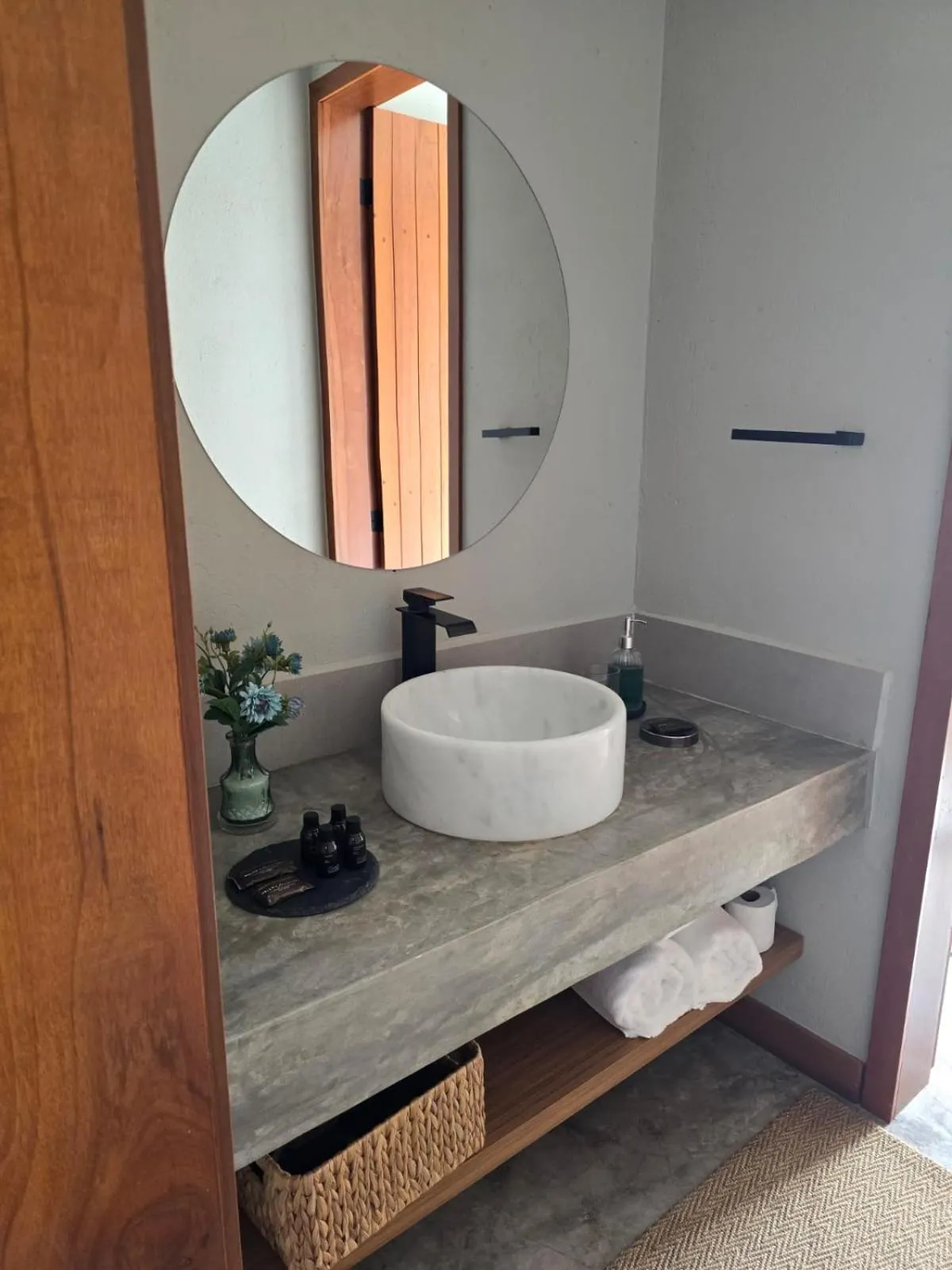 Bathroom in Confraria da Prata Flats