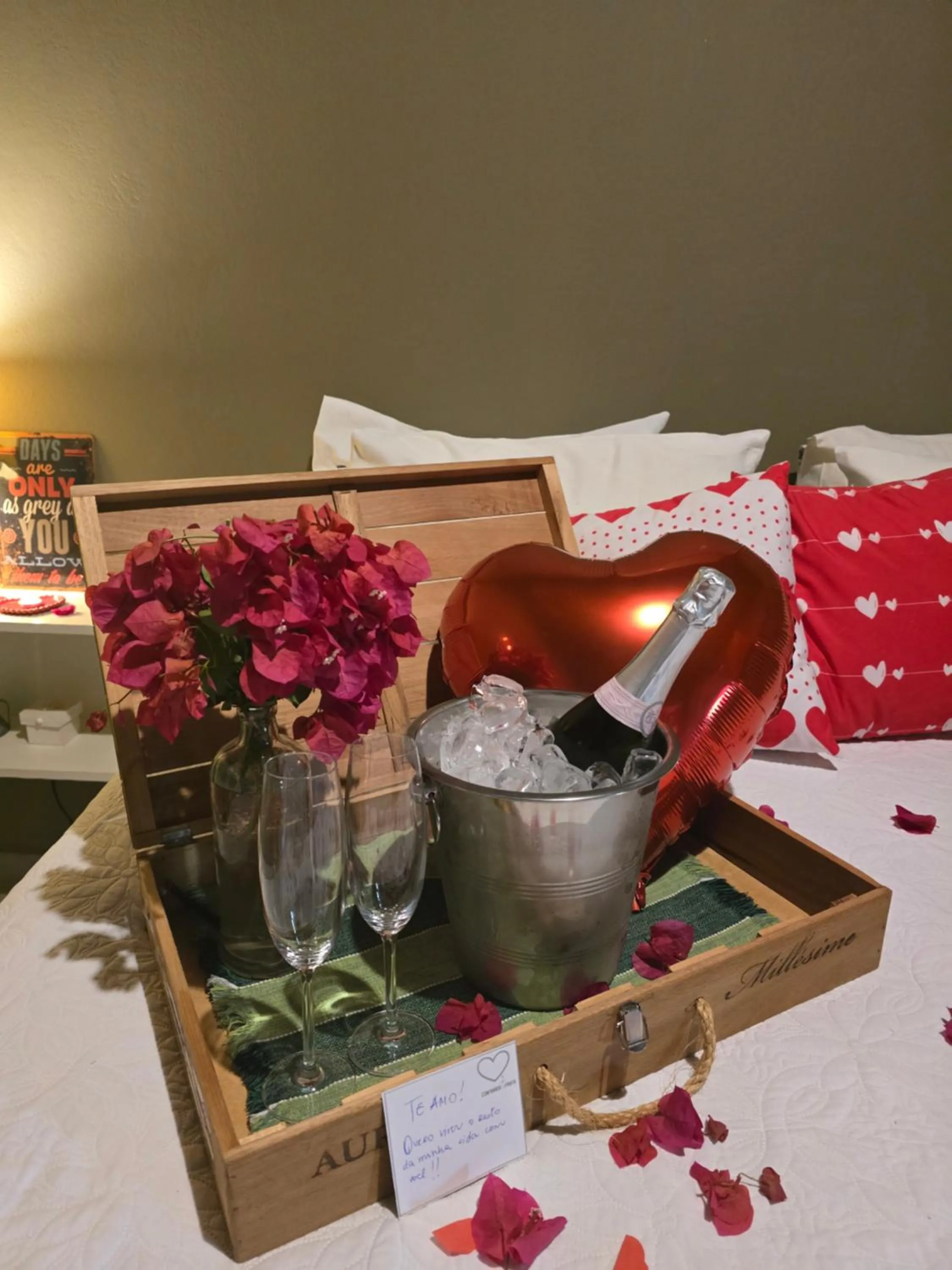 Drinks, Bed in Confraria da Prata Flats