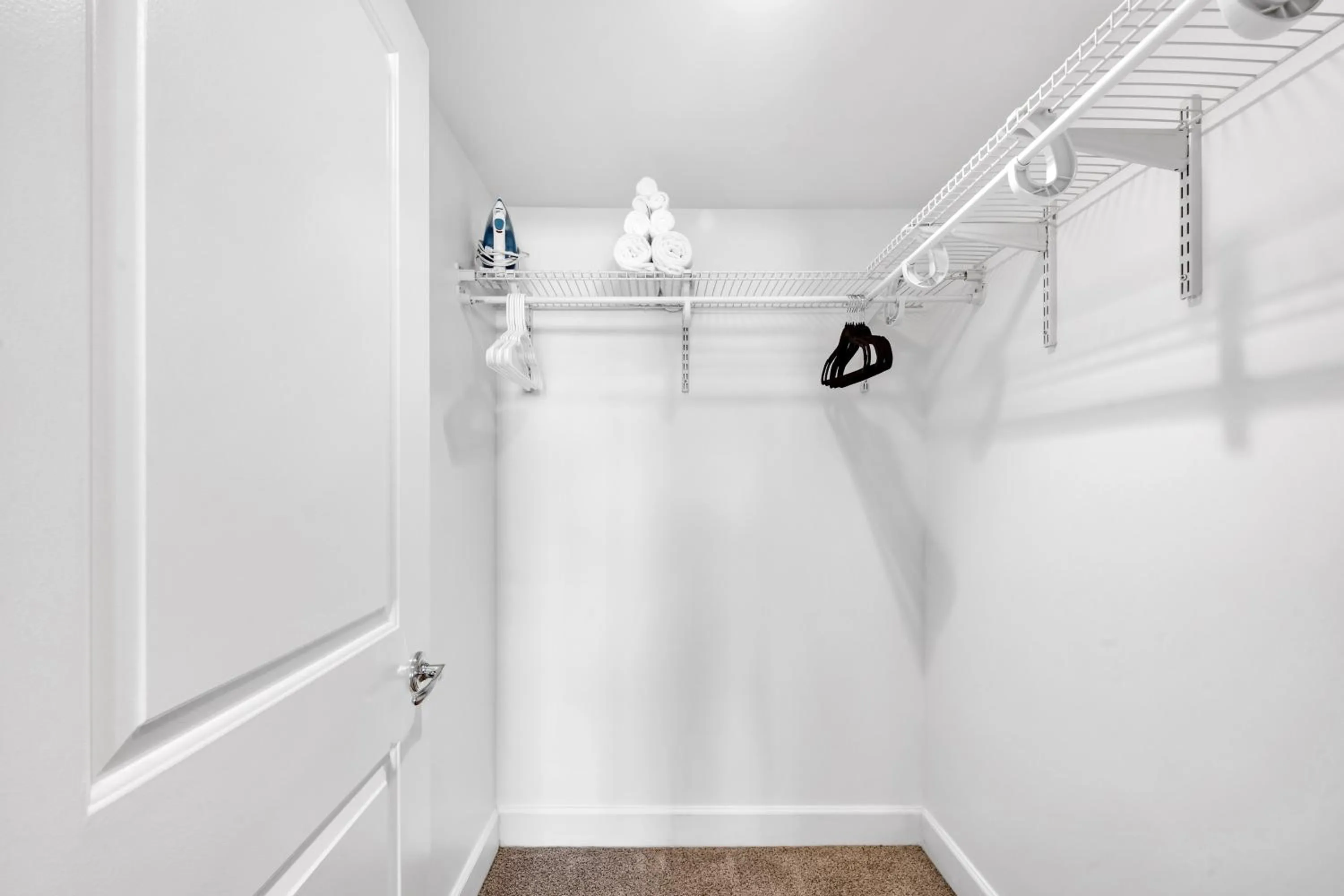 Modern Luxury 2 Bed with Panoramic City Views in Downtown LA