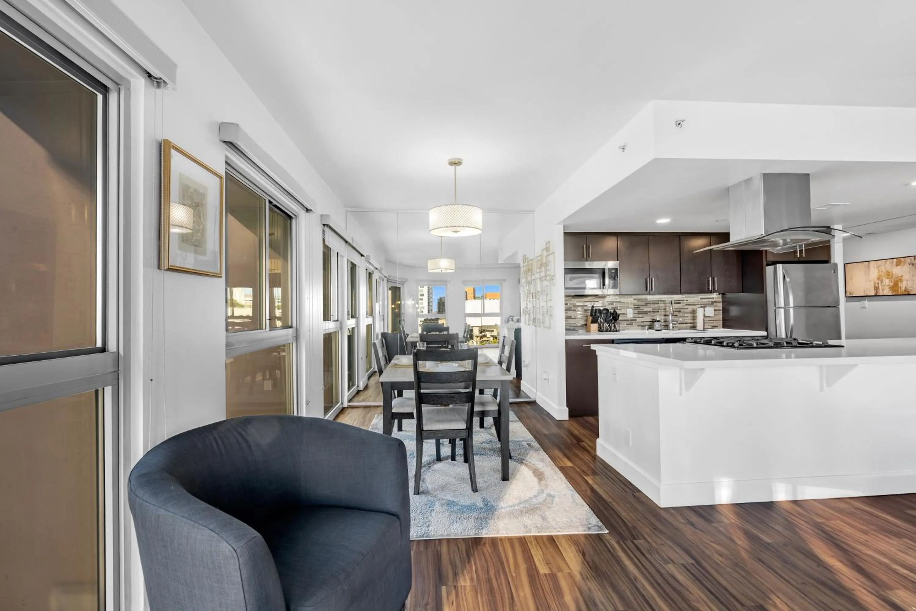 Modern Luxury 2 Bed with Panoramic City Views in Downtown LA