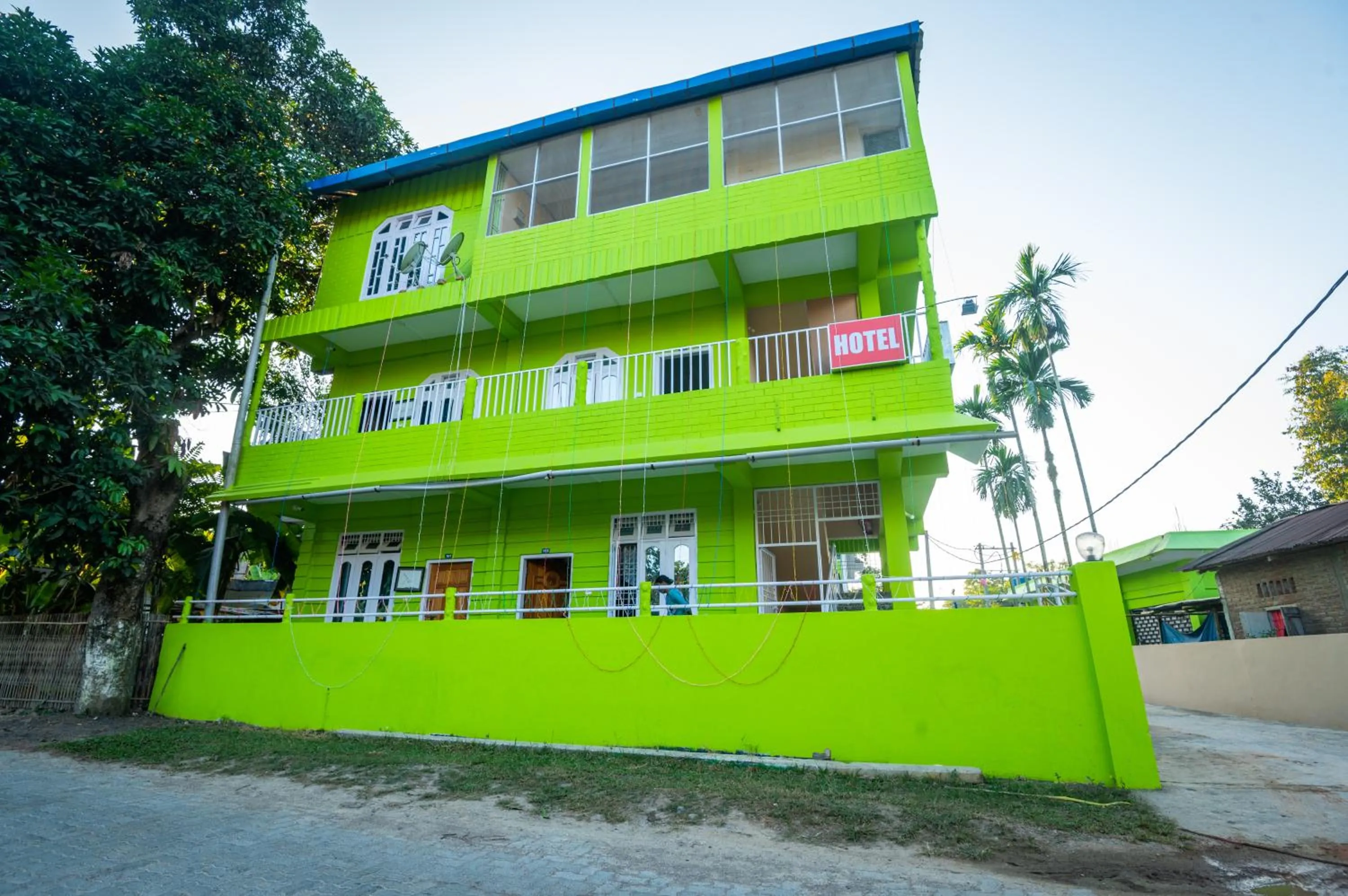 Facade/entrance in JUNGLE STAR MANSION