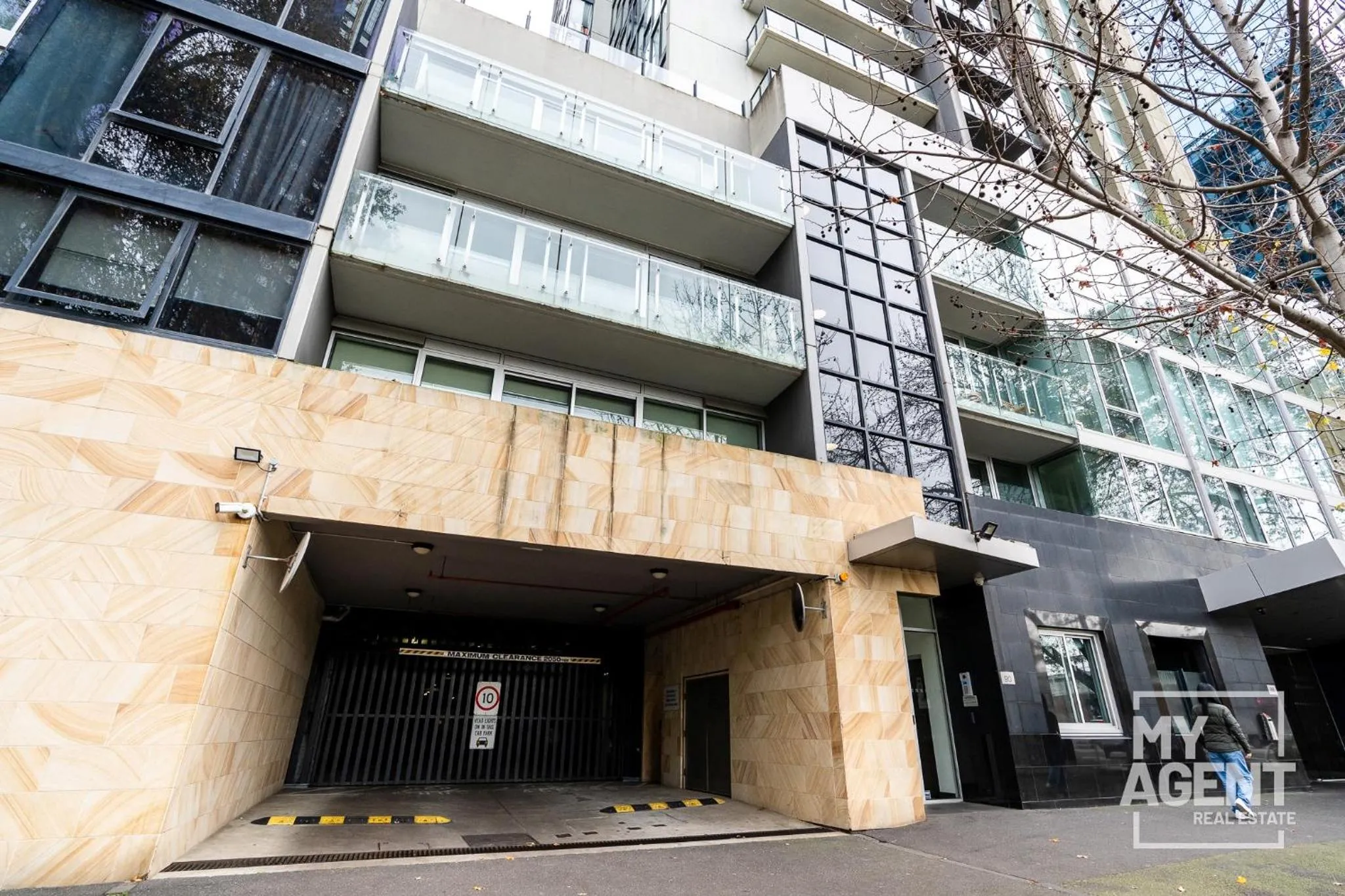 Property building in Spacious Apartment in Southbank - Sleeps 6