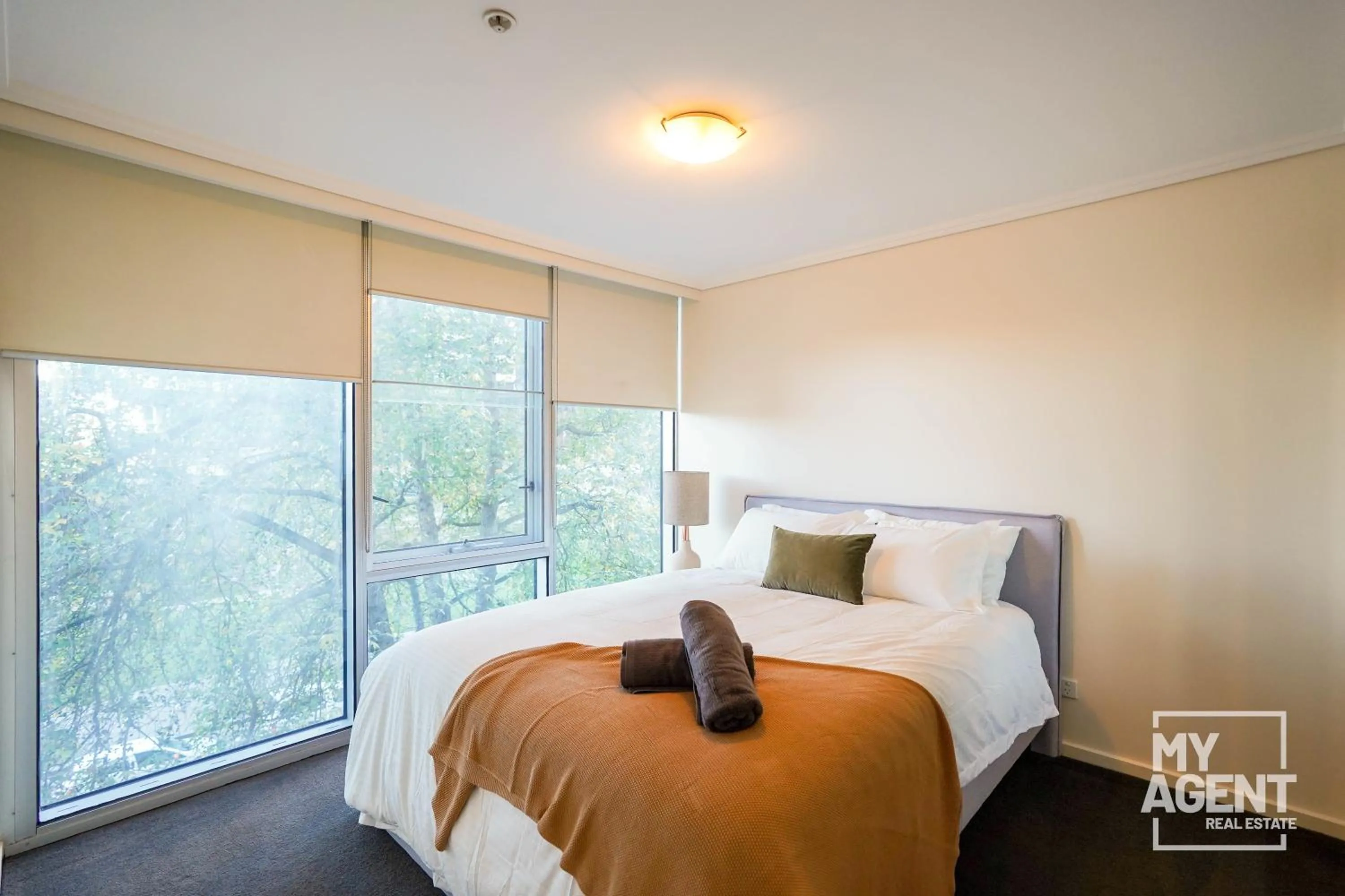 Bed in Spacious Apartment in Southbank - Sleeps 6