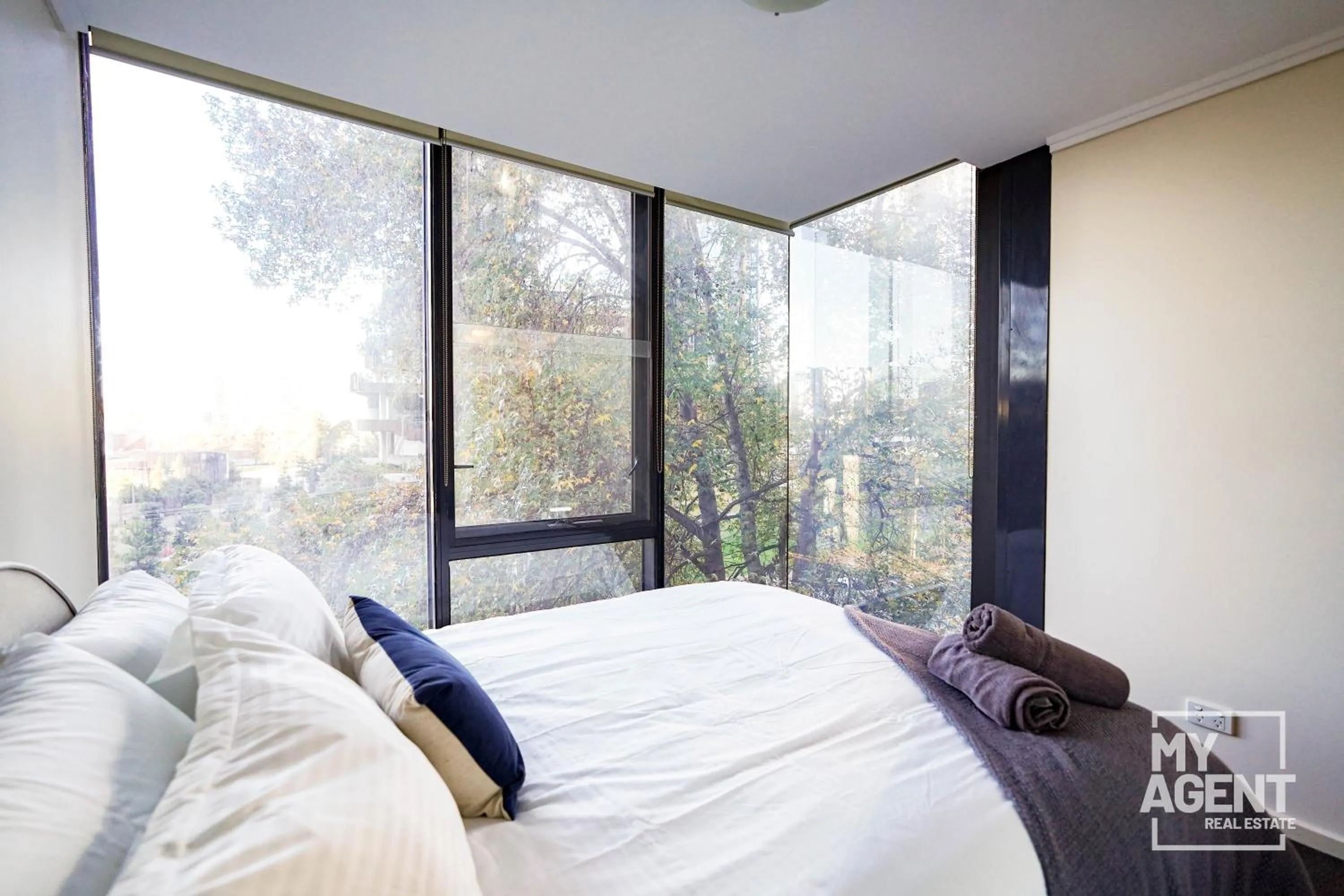 Bed in Spacious Apartment in Southbank - Sleeps 6