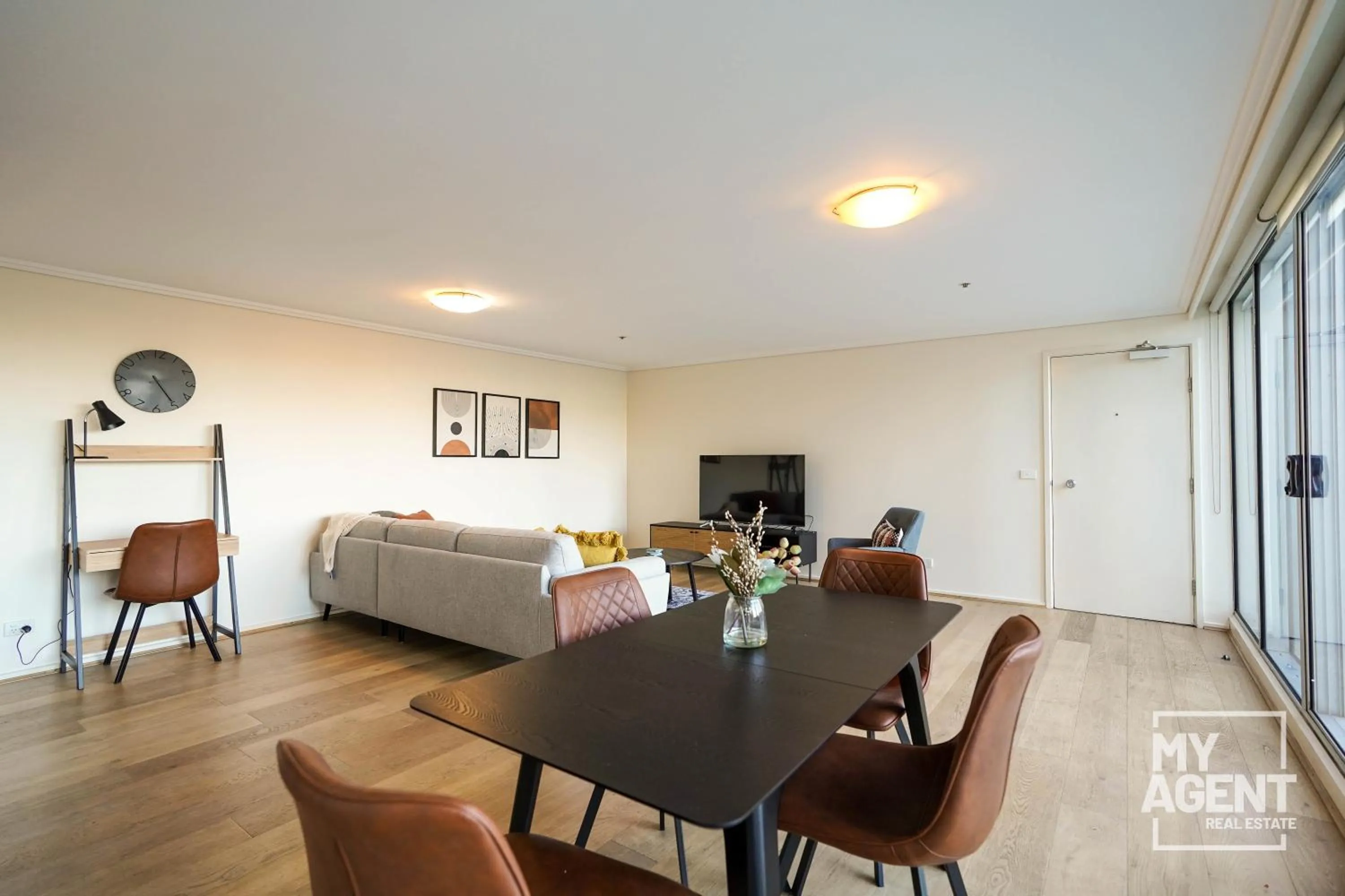 Living room in Spacious Apartment in Southbank - Sleeps 6
