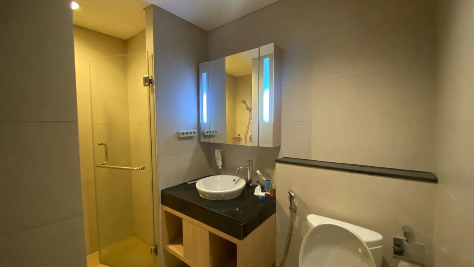 Toilet in The H Tower Rasuna Suites Kuningan Jakarta By Villaloka