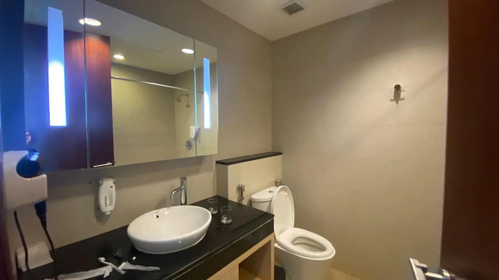Toilet in The H Tower Rasuna Suites Kuningan Jakarta By Villaloka