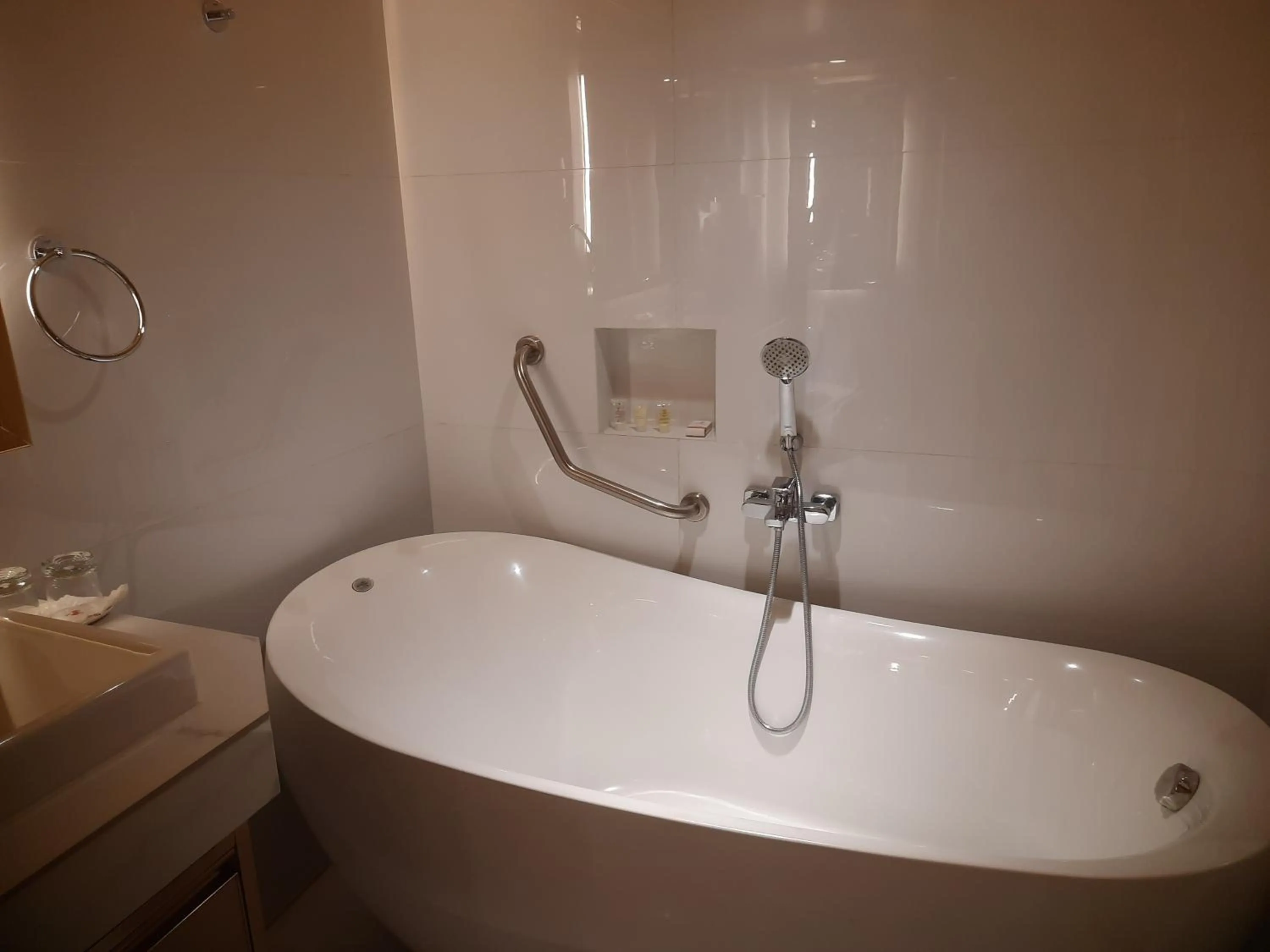 Hotel Razmoni Isha Kha International