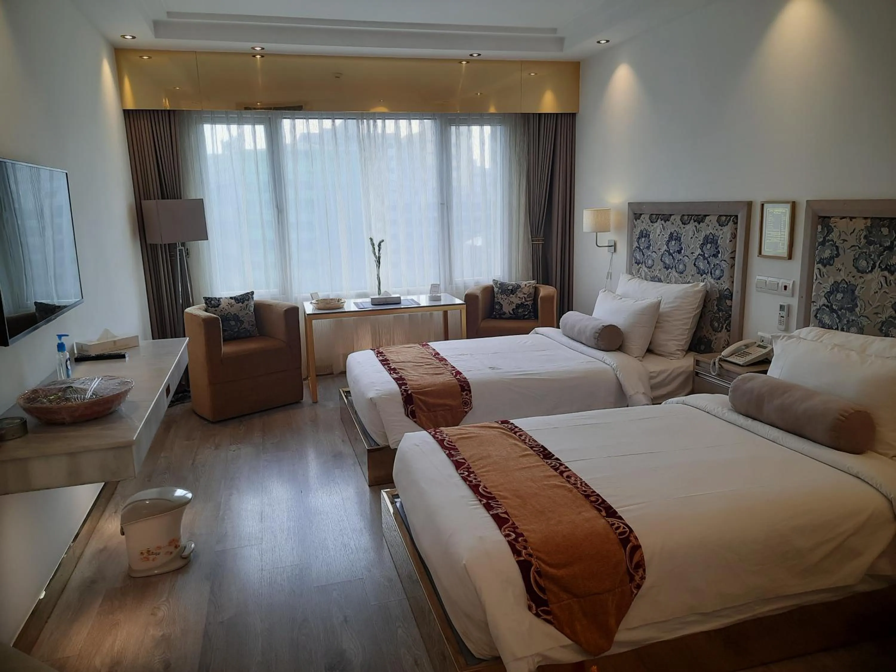 Bed in Hotel Razmoni Isha Kha International