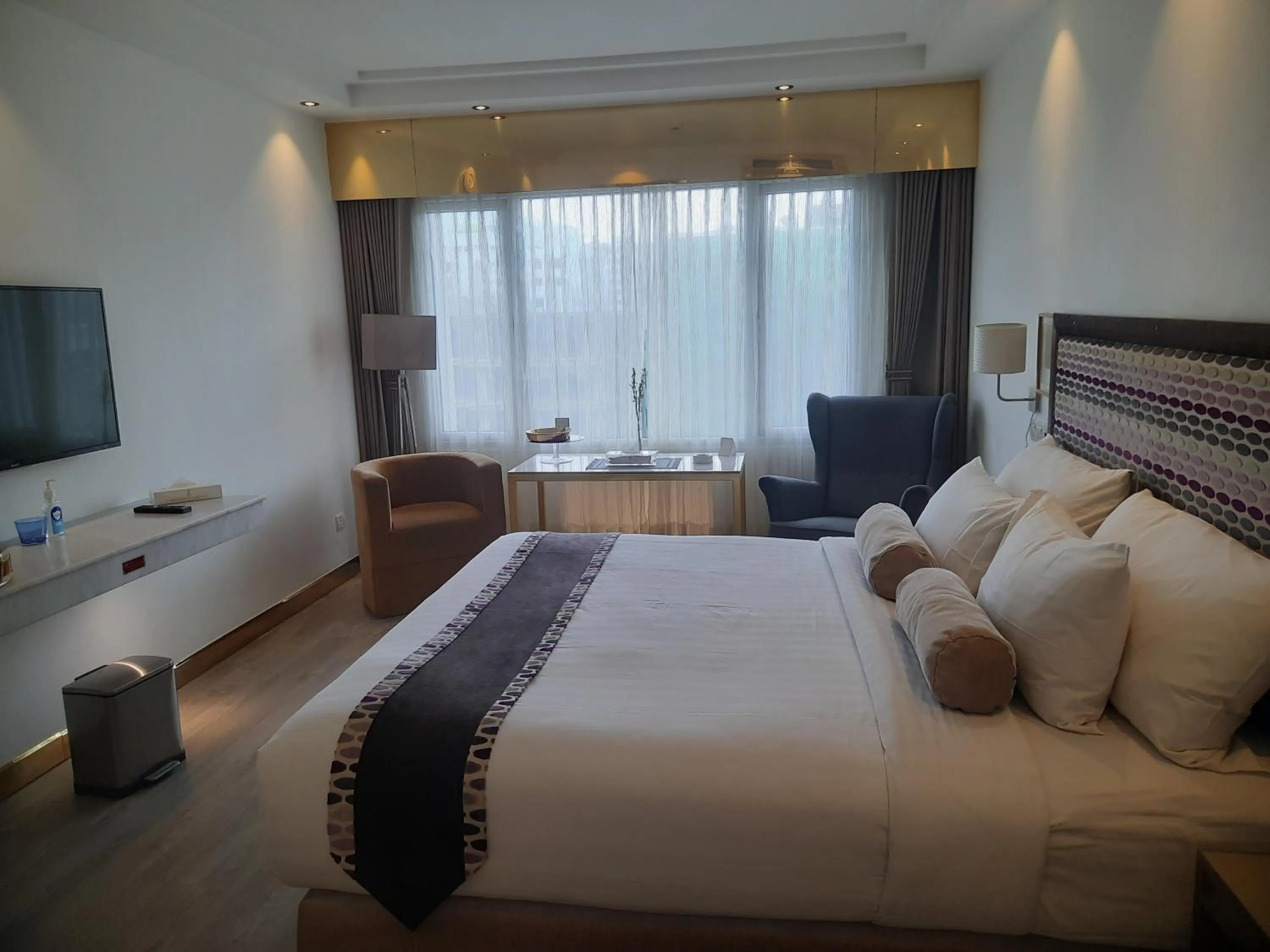 Bed in Hotel Razmoni Isha Kha International