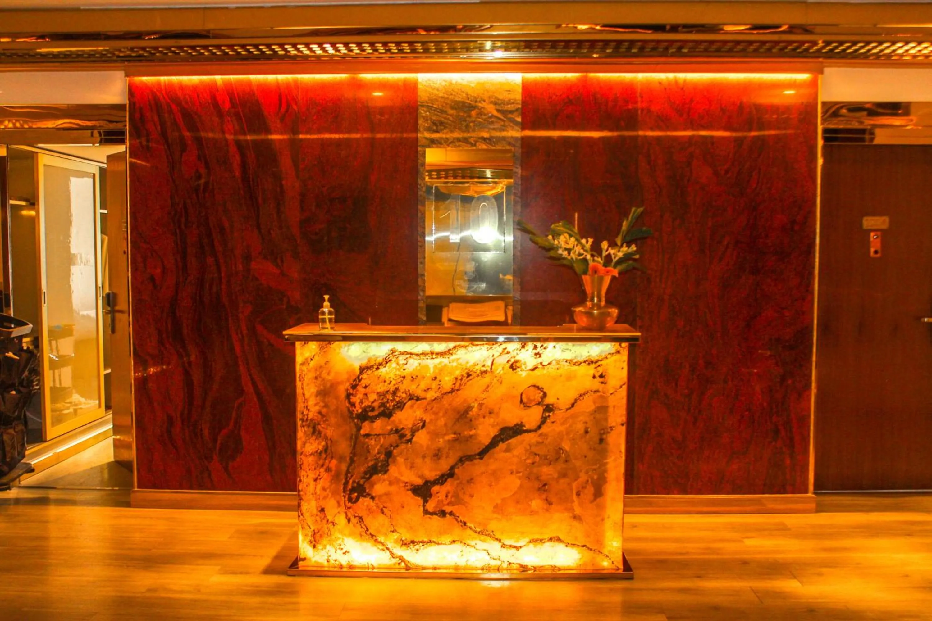 Hotel Razmoni Isha Kha International