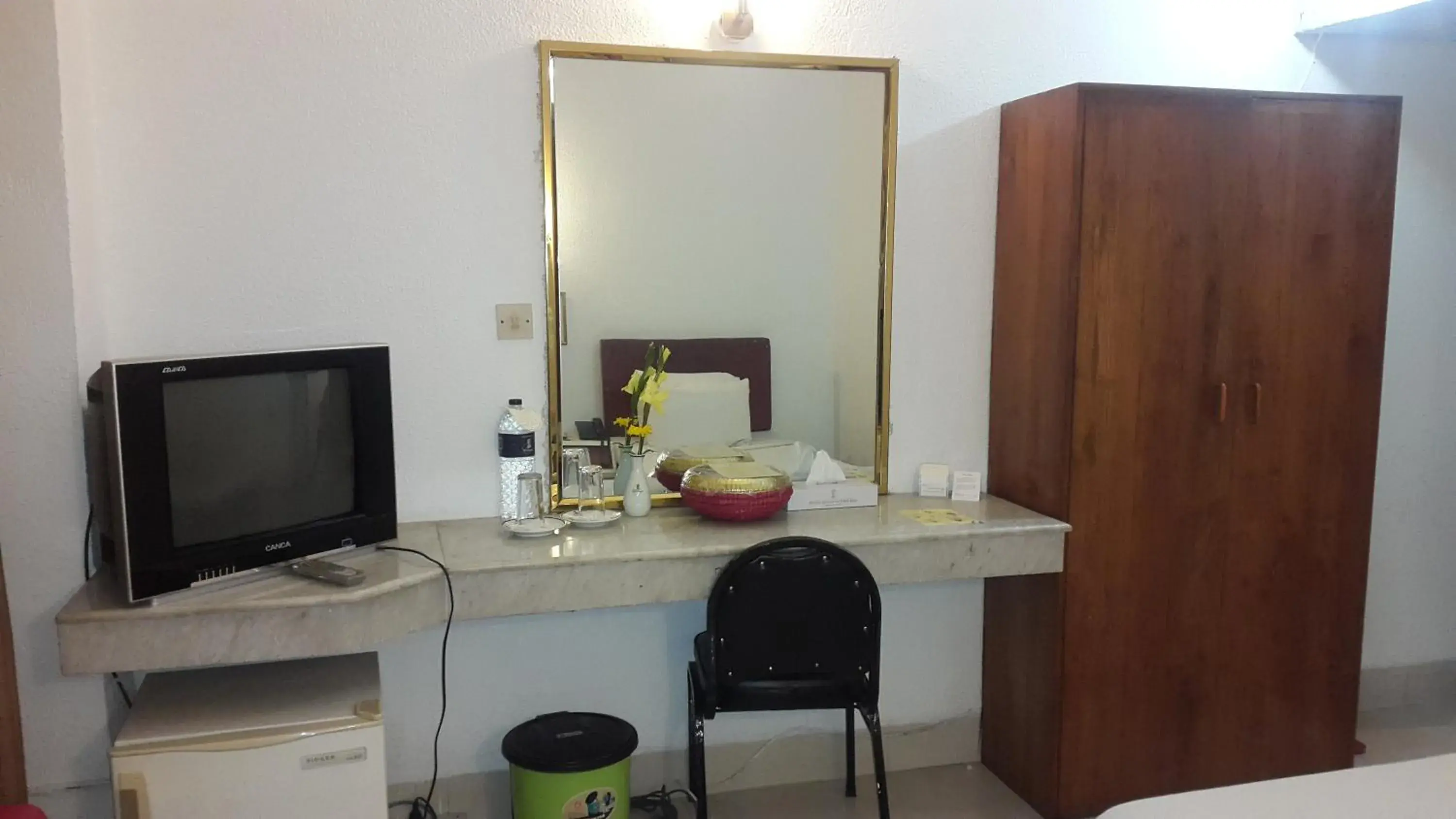 Single Room with Bathroom in Hotel Razmoni Isha Kha International Single Room with Bathroom in Hotel Razmoni Isha Kha International