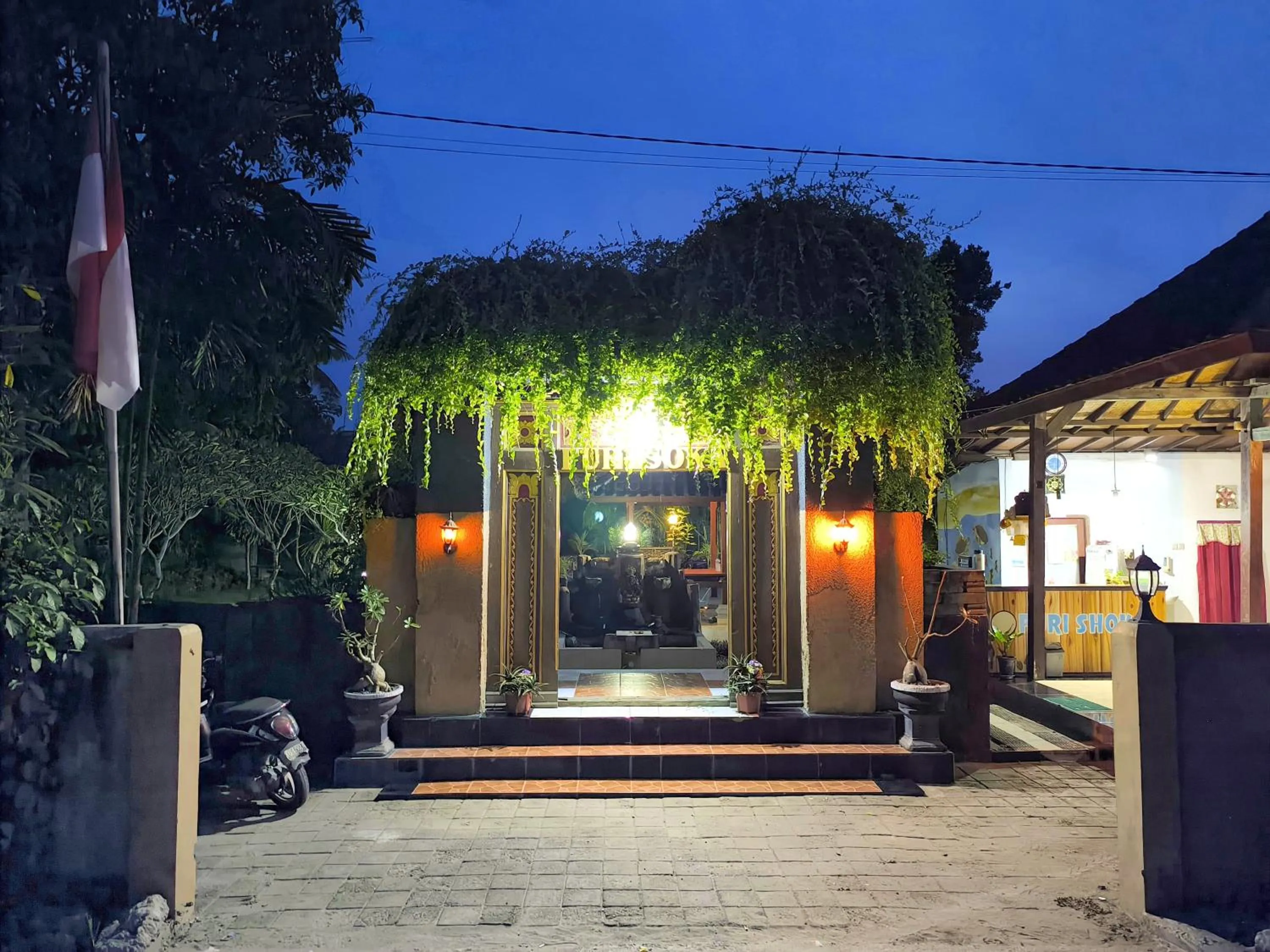 Facade/entrance in Puri Soka Lembongan by ABM