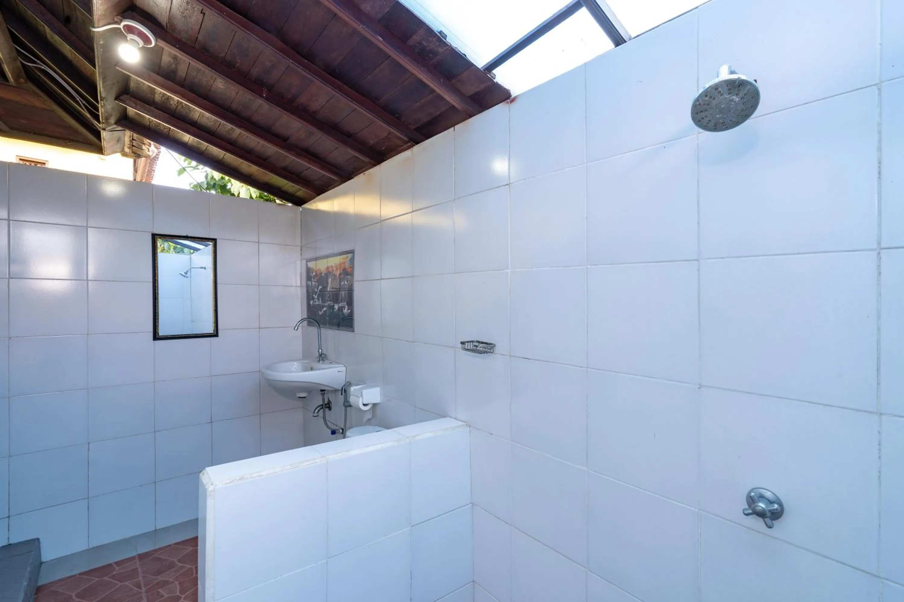 Shower in Puri Soka Lembongan by ABM