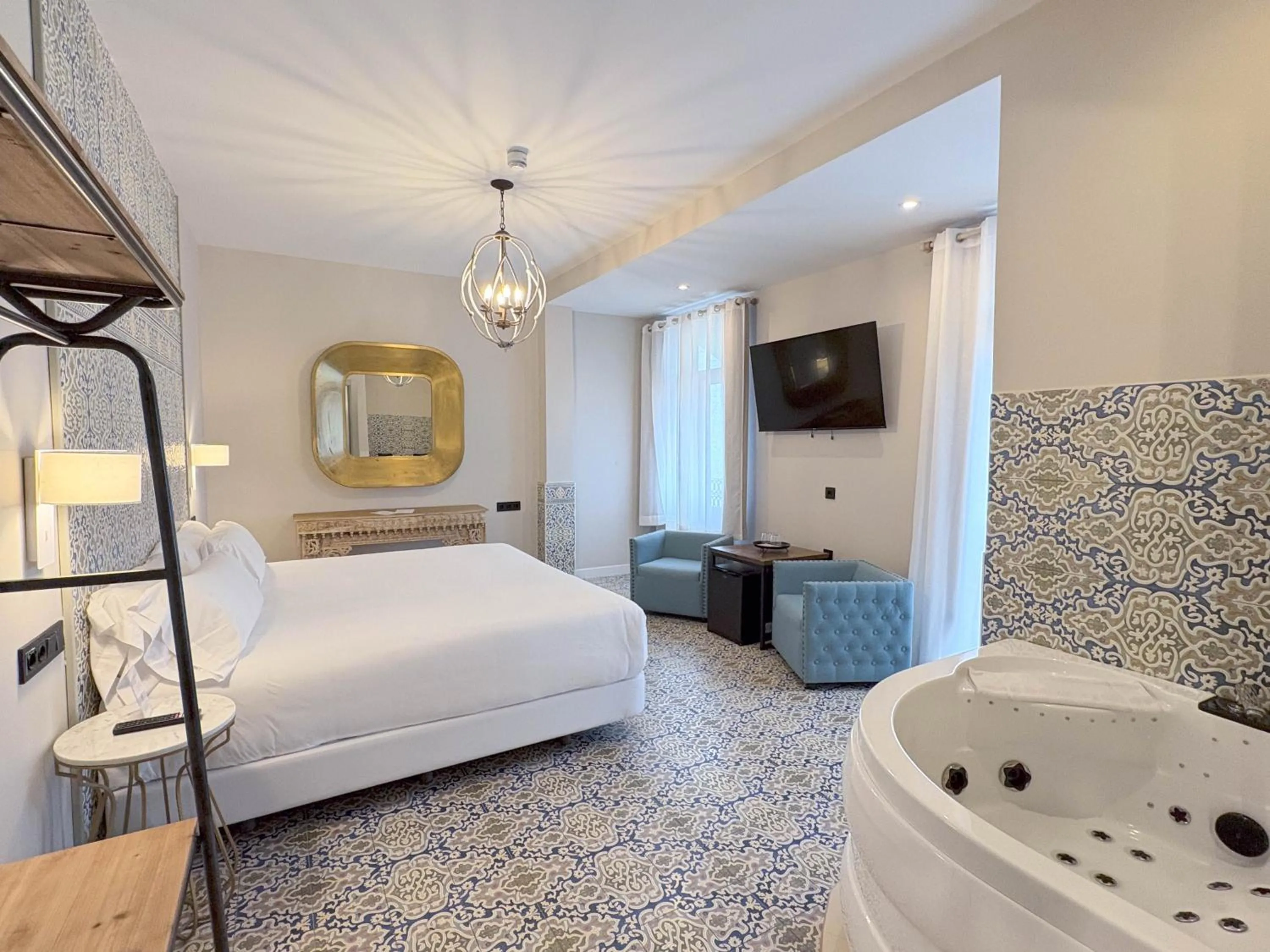 Hot Tub, Bed in Akla Hotel Badajoz