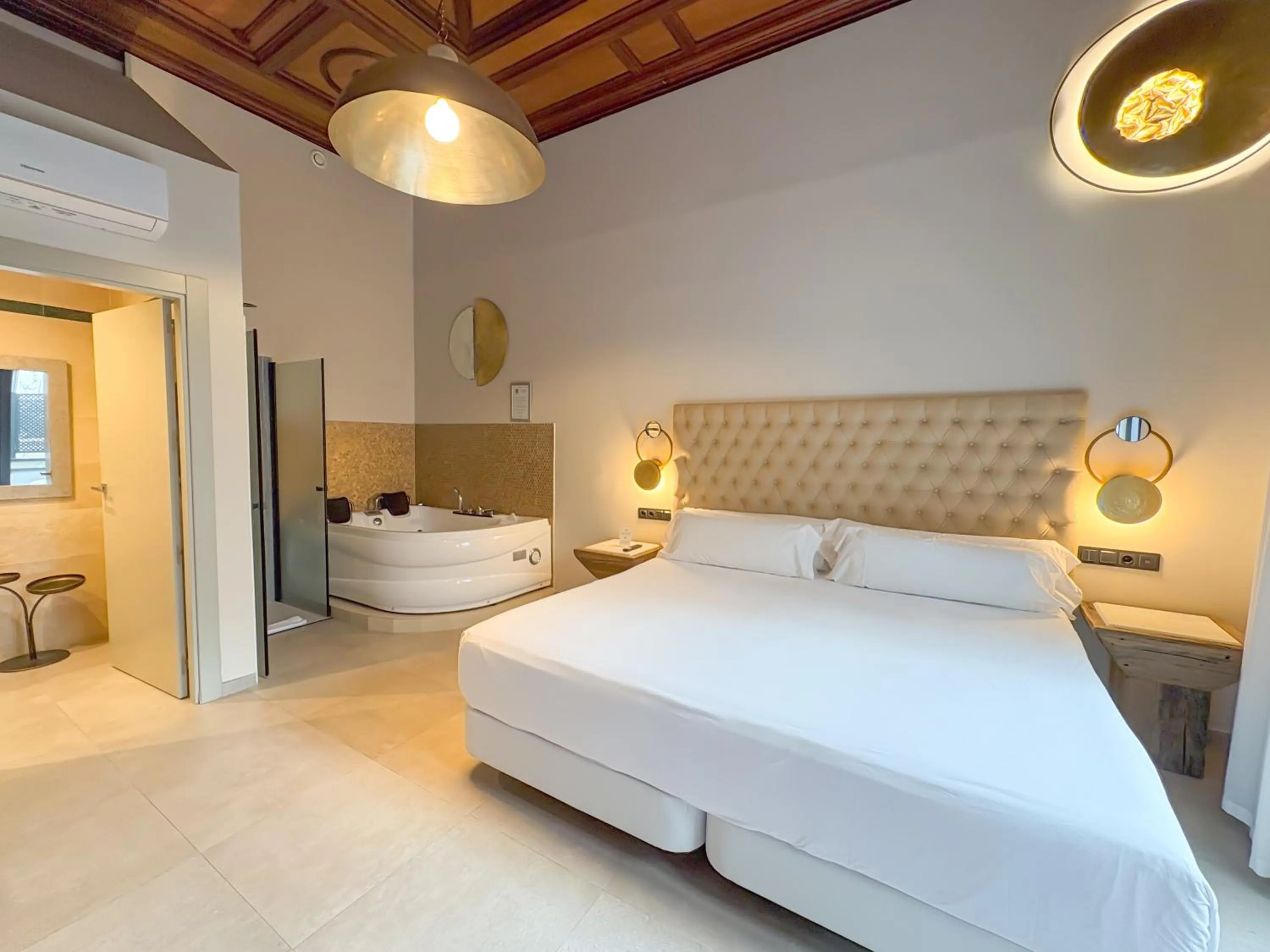 Hot Tub, Bed in Akla Hotel Badajoz