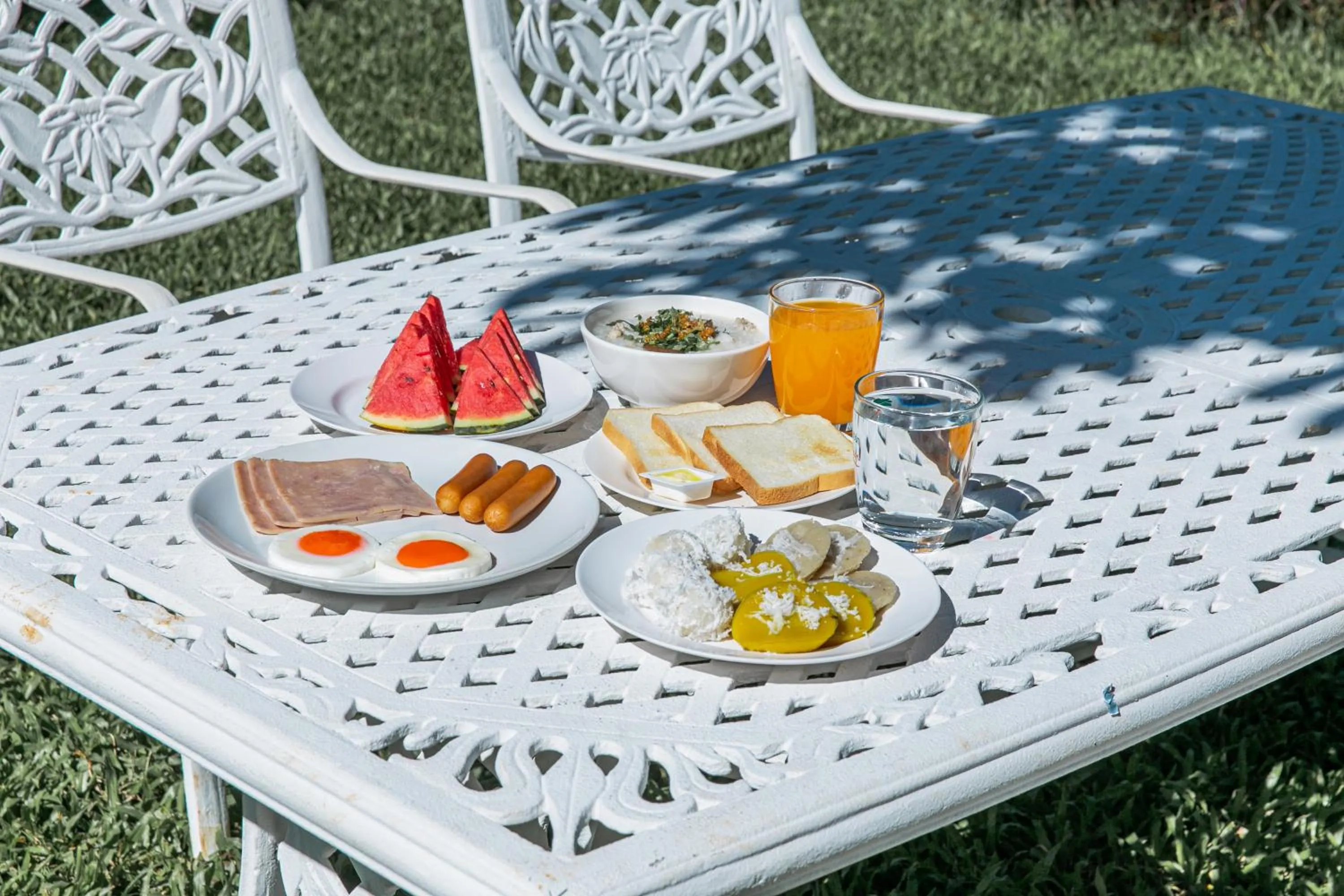 Food and drinks in Best Way Resort