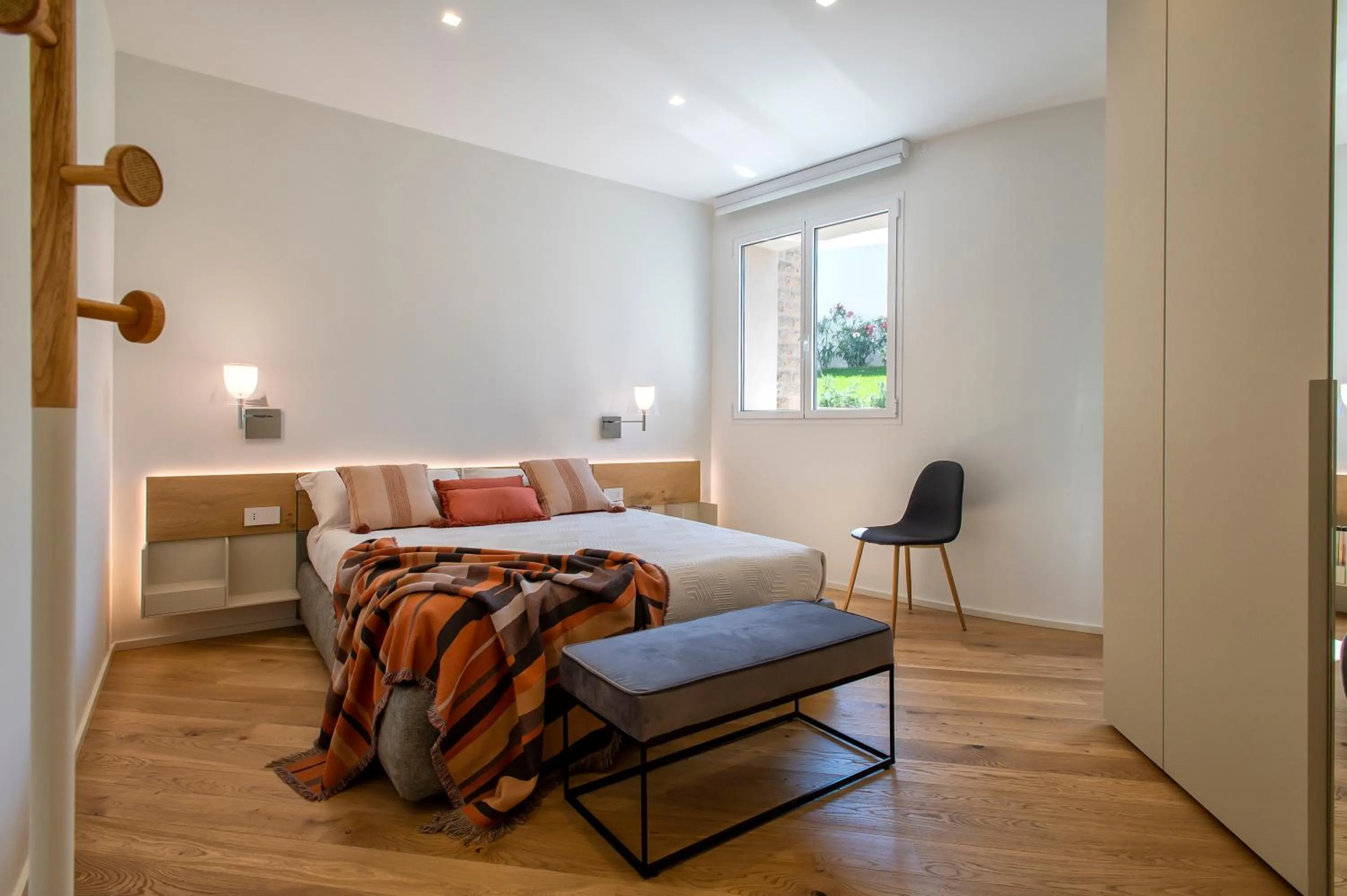 Bed in Sea inside luxury apartment: vista mozzafiato