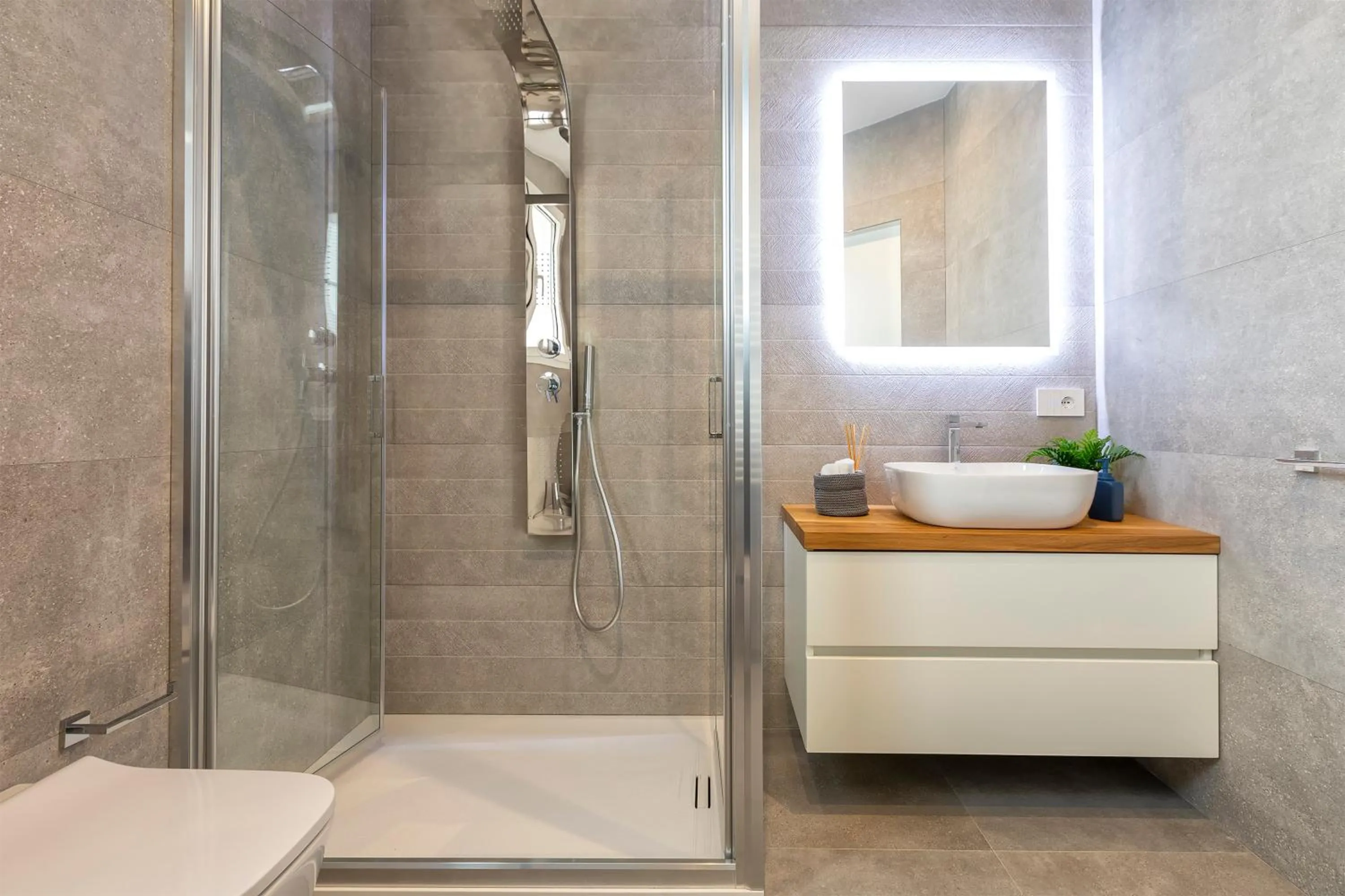 Shower in Sea inside luxury apartment: vista mozzafiato