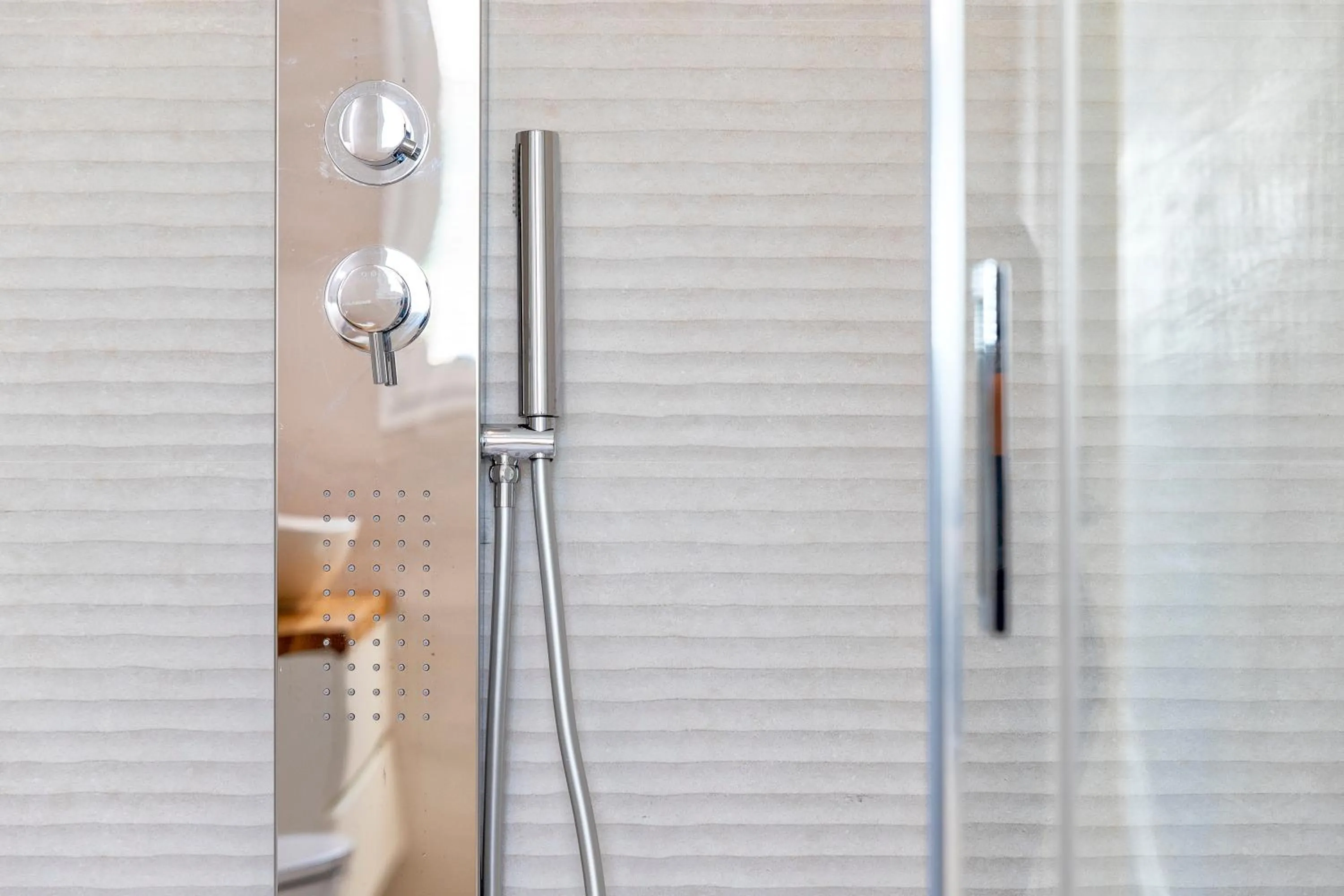 Shower in Sea inside luxury apartment: vista mozzafiato