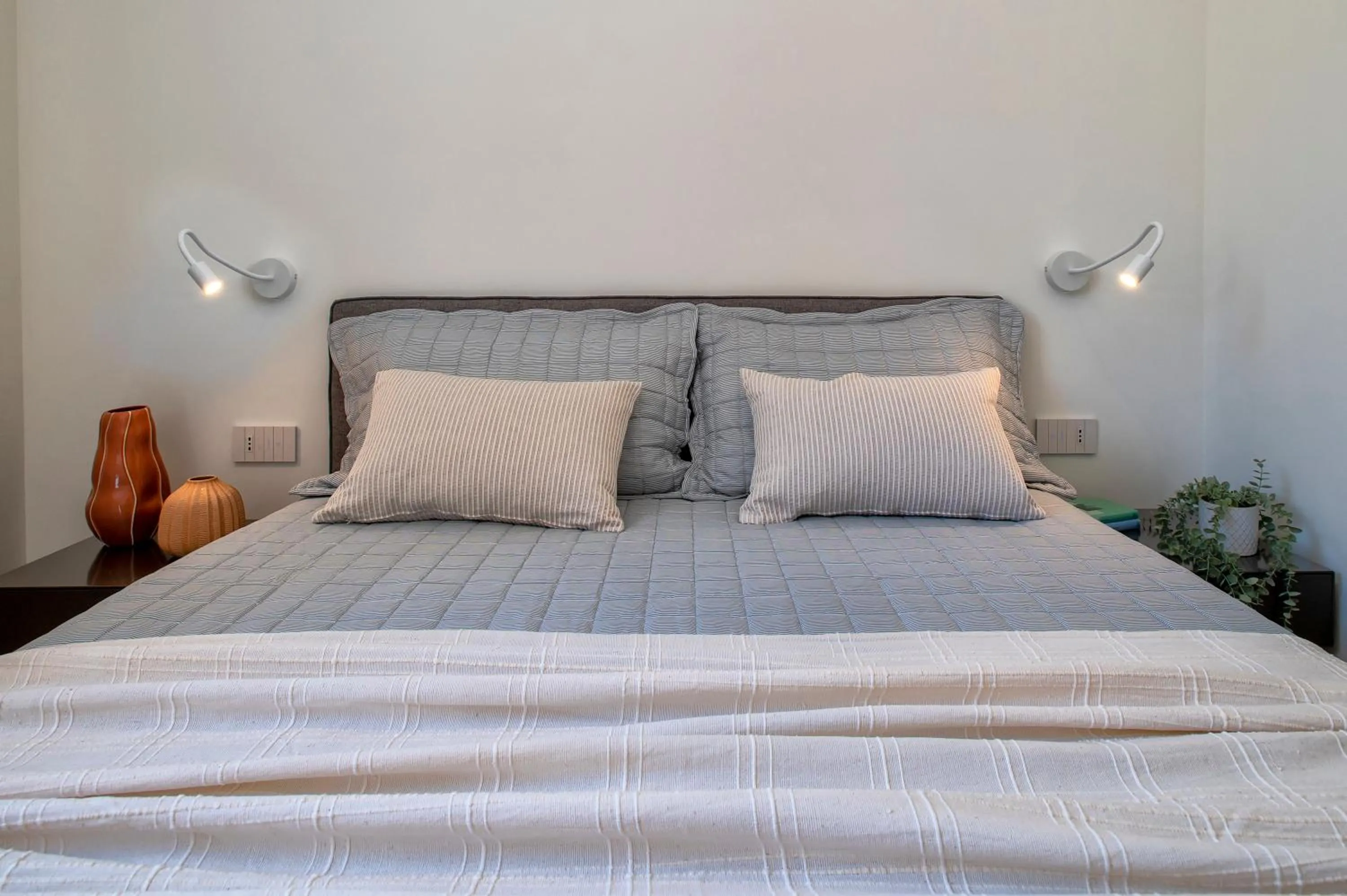 Bed in Sea inside luxury apartment: vista mozzafiato