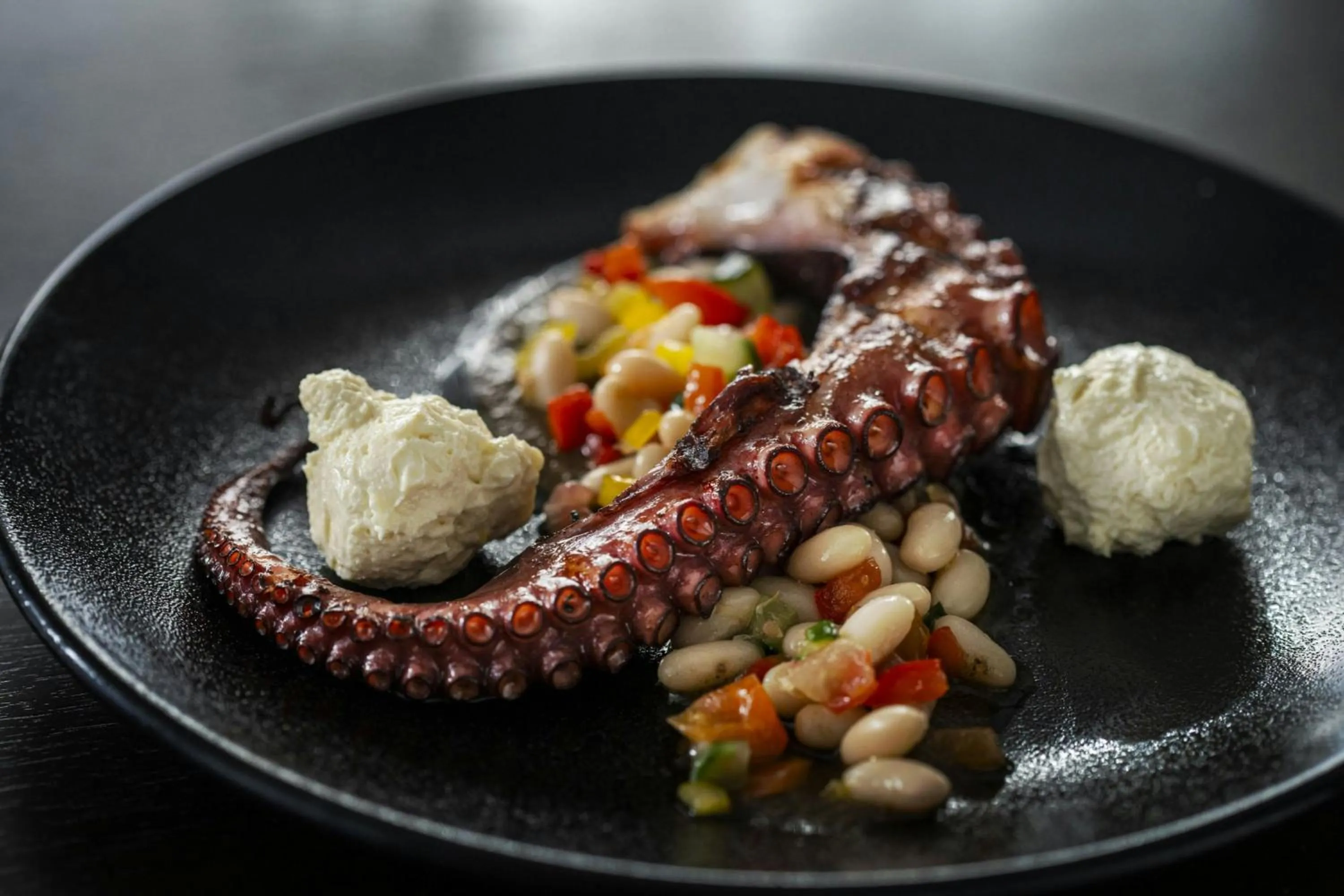 Restaurant/places to eat in AC Hotel by Marriott Lansing University Area