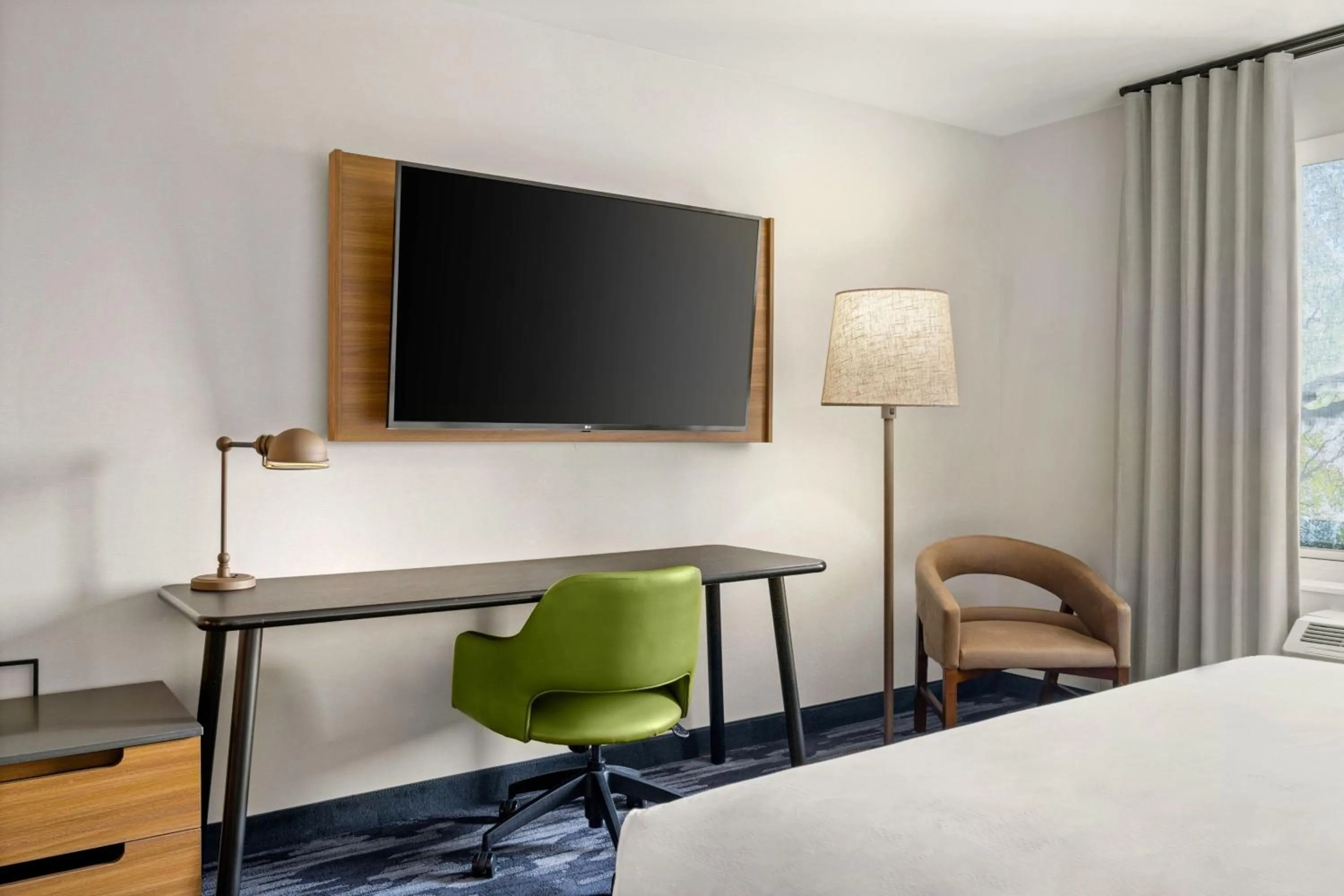 Photo of the whole room, Bed in Fairfield by Marriott Inn & Suites Baraboo