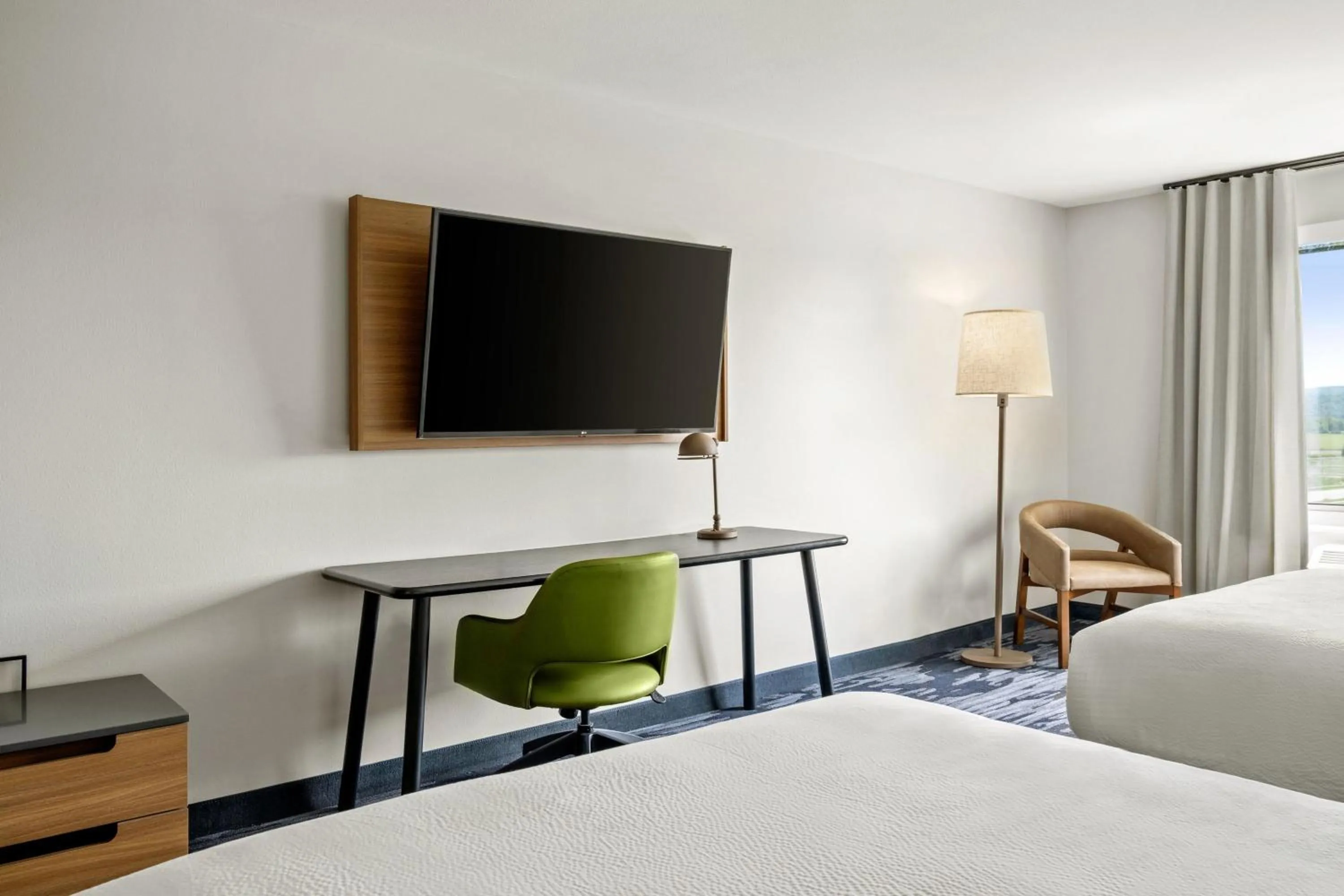 Photo of the whole room, Bed in Fairfield by Marriott Inn & Suites Baraboo