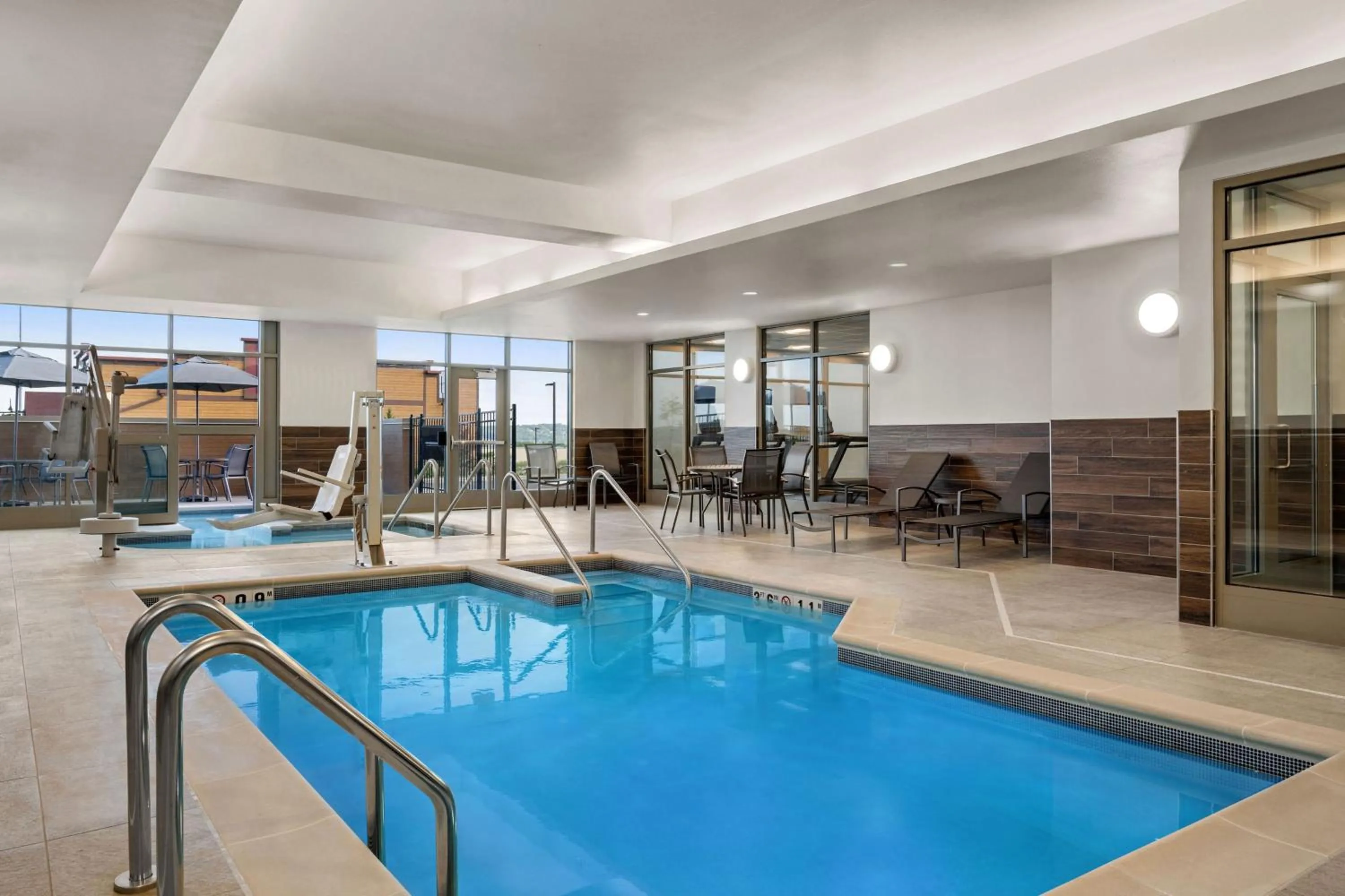 Swimming pool in Fairfield by Marriott Inn & Suites Baraboo