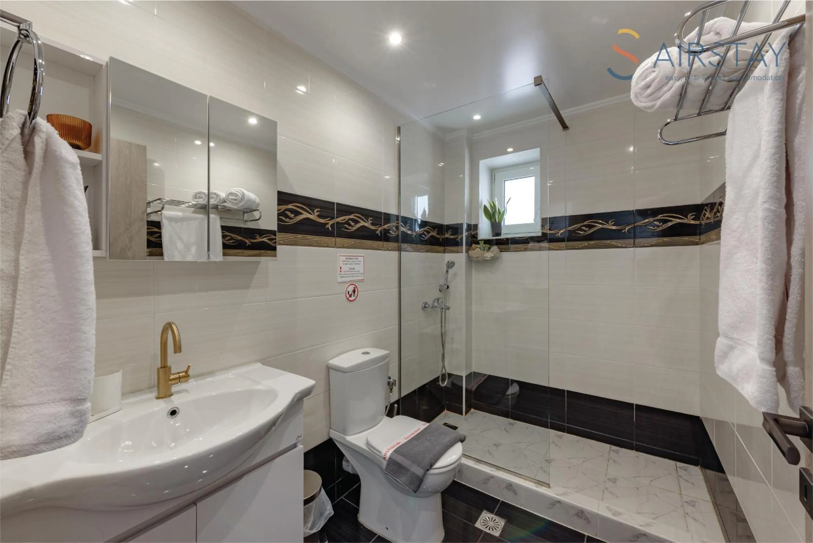 Bathroom in Zilean Apartments Airport by Airstay