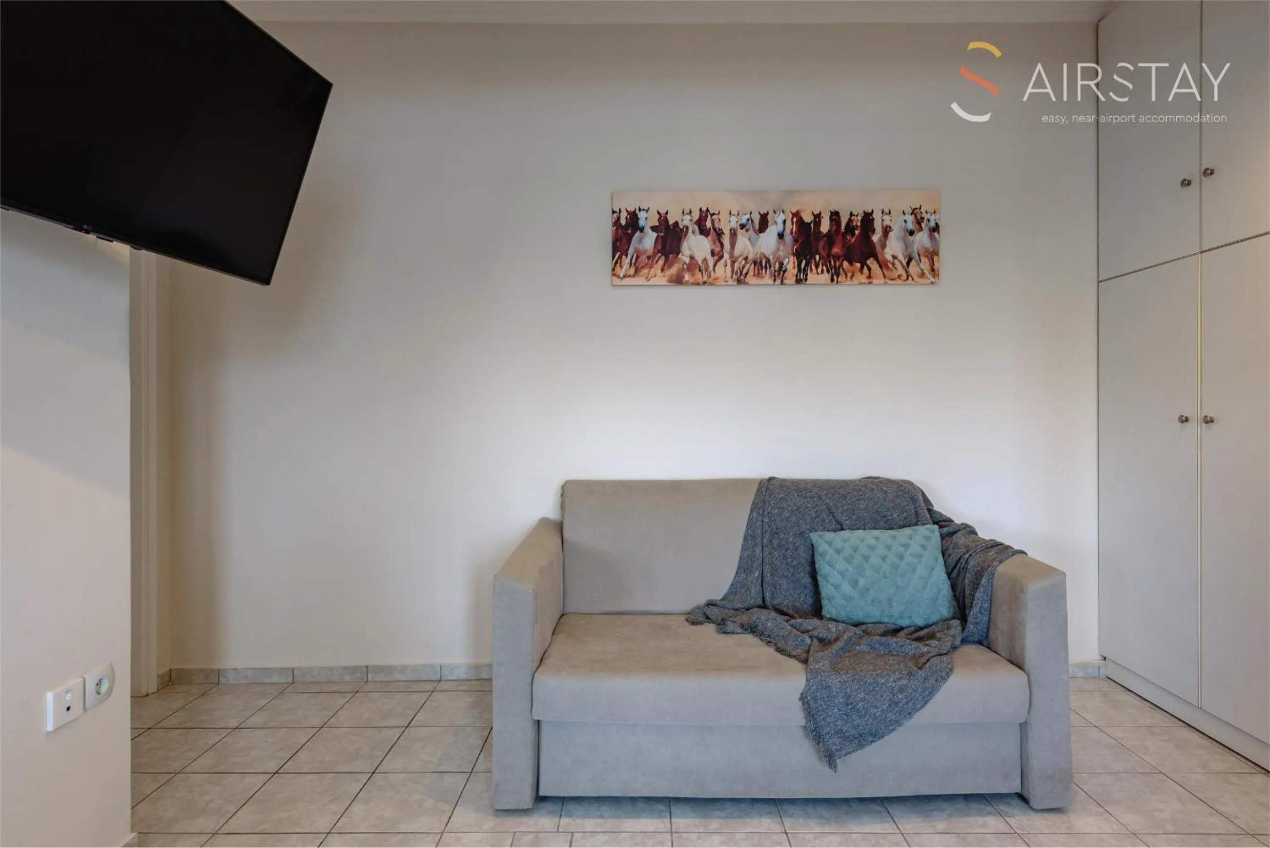 Living room in Zilean Apartments Airport by Airstay