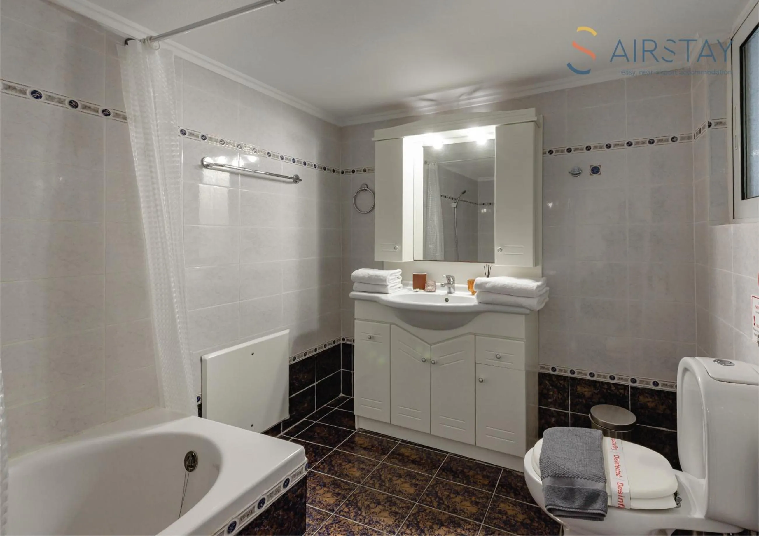 Bathroom in Zilean Apartments Airport by Airstay