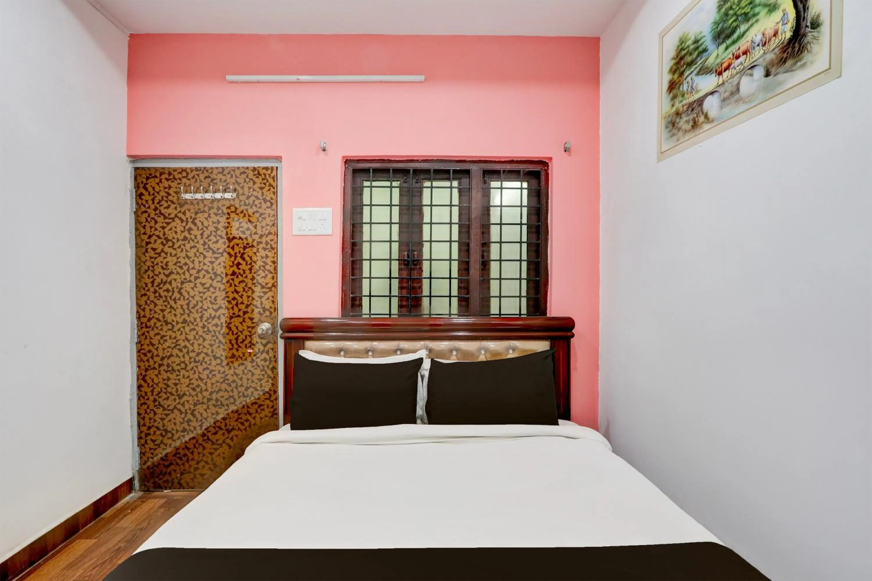 Bedroom, Bed in Hotel O Heavens Inn