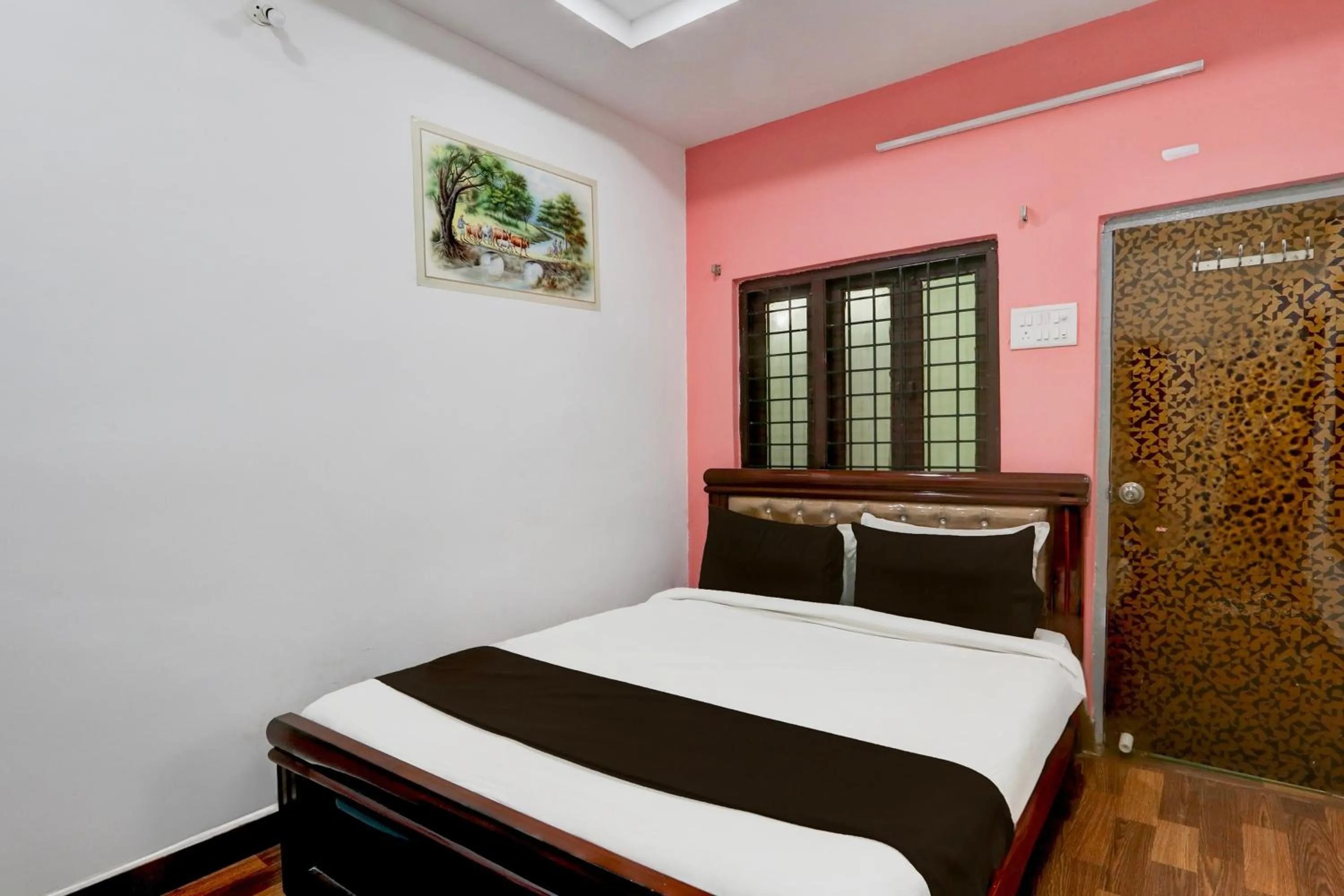 Bedroom, Bed in Hotel O Heavens Inn