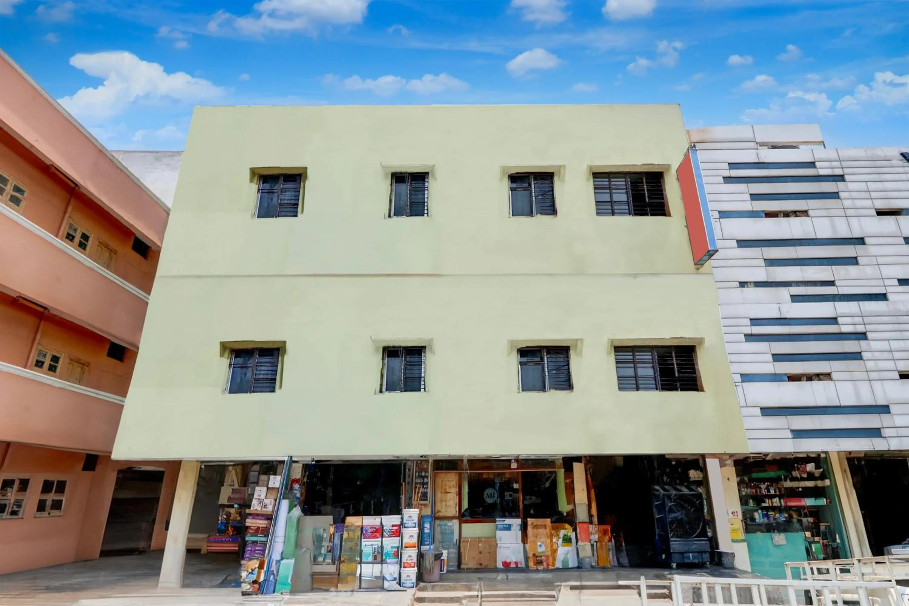 Facade/entrance in Hotel O Heavens Inn