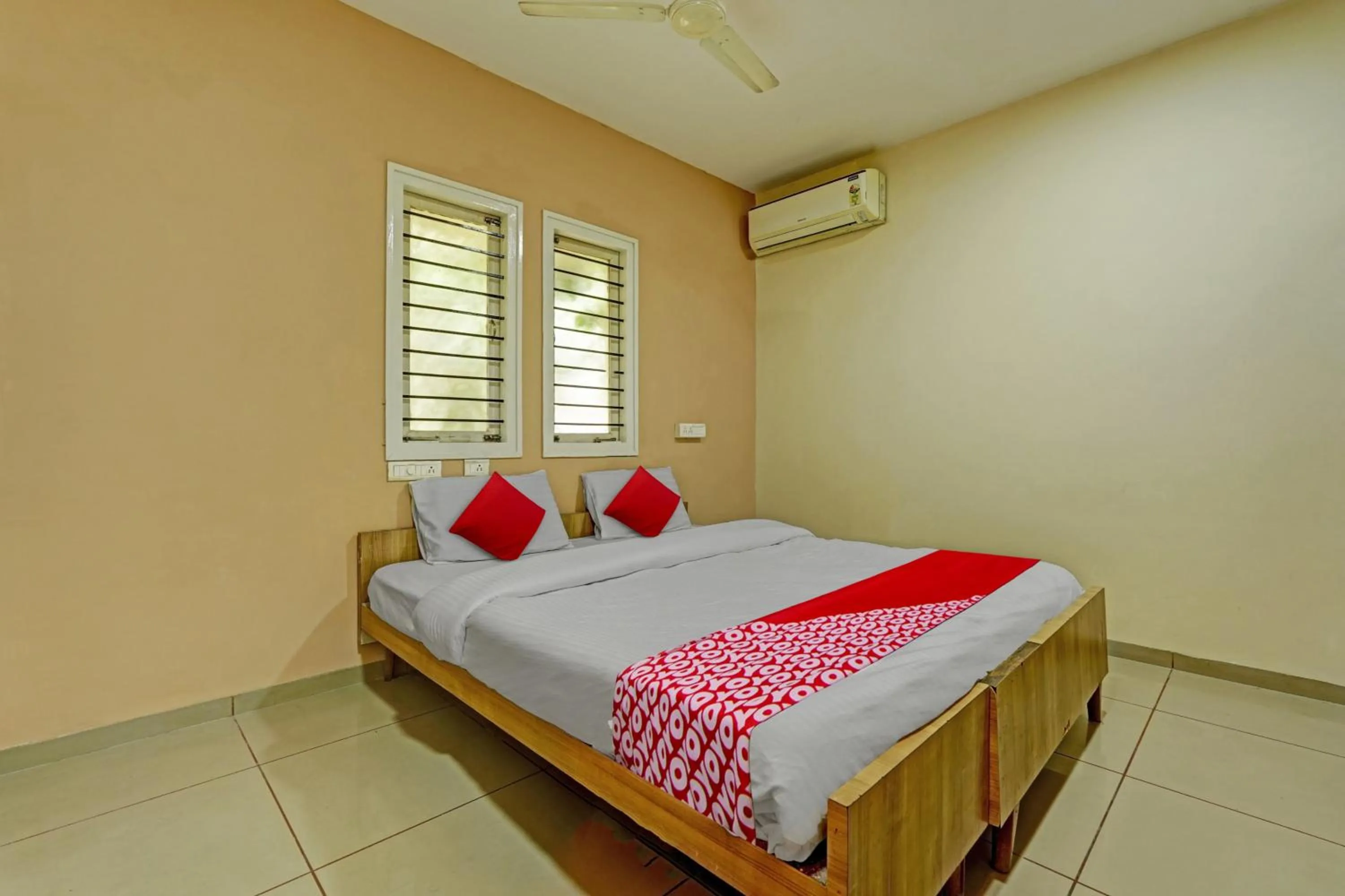 Bedroom, Bed in Hotel O Indra Suites