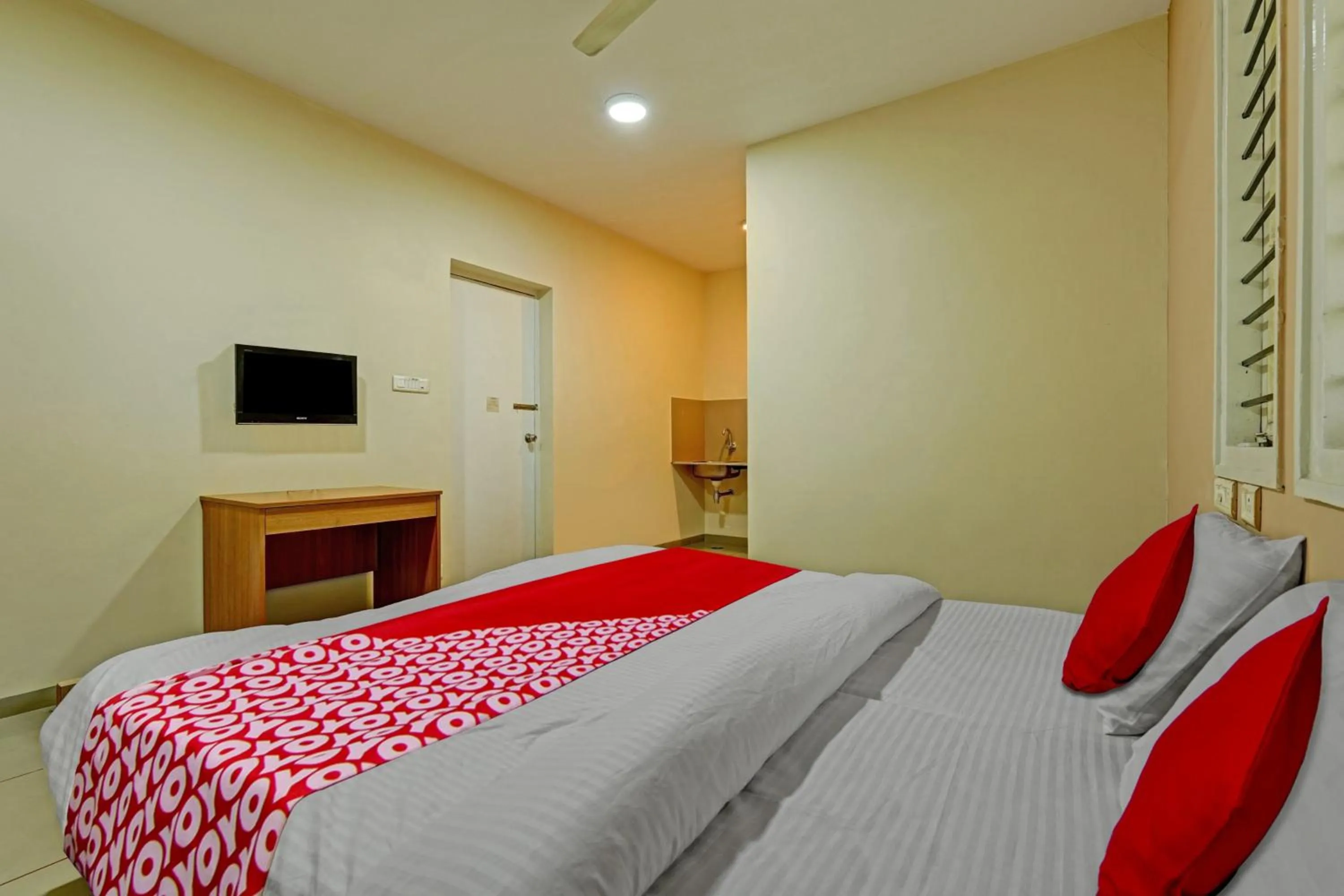 Bedroom, Bed in Hotel O Indra Suites