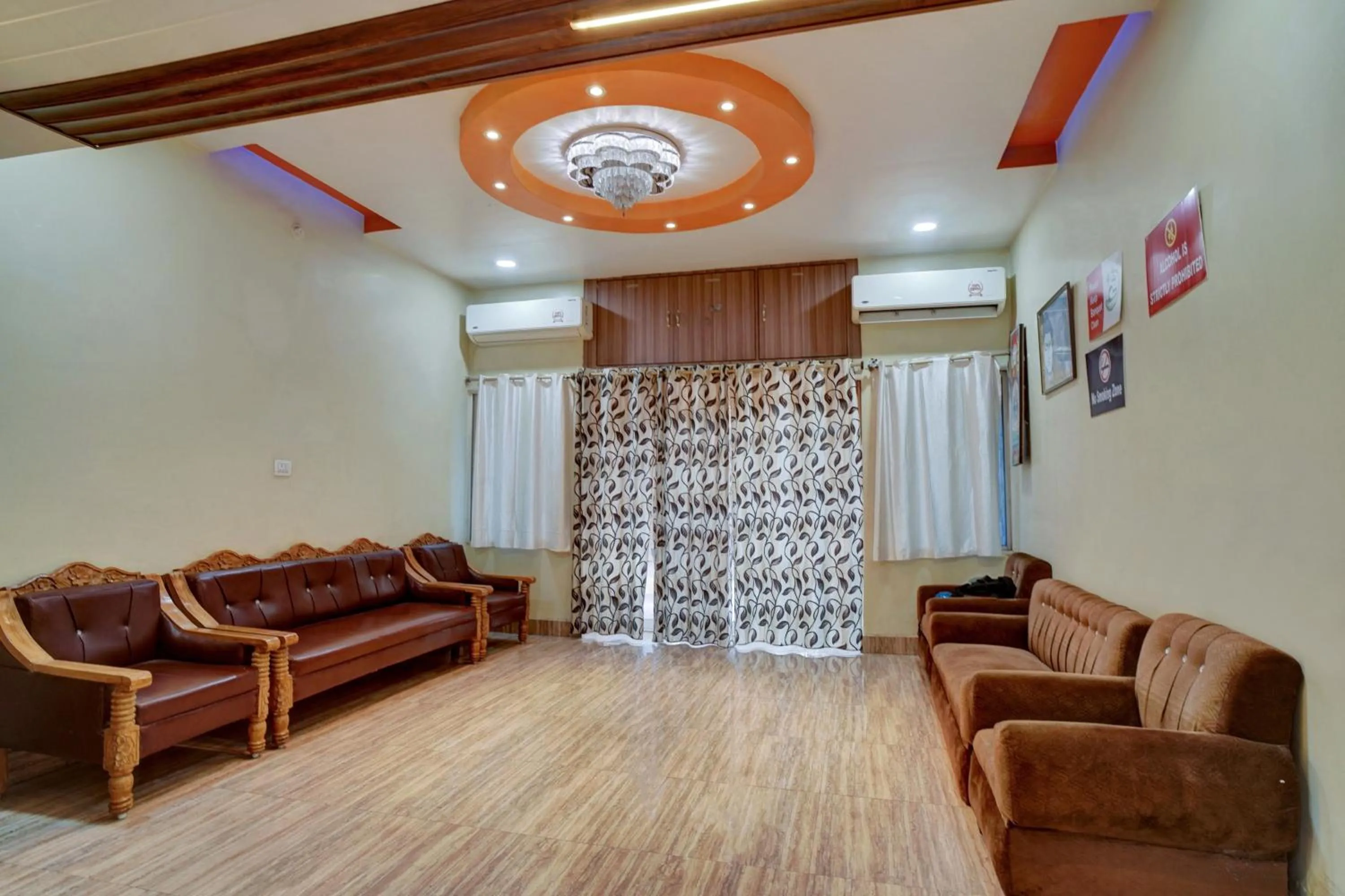 Lobby or reception in Super Hotel O Om Shriyam Banquet And Heritage