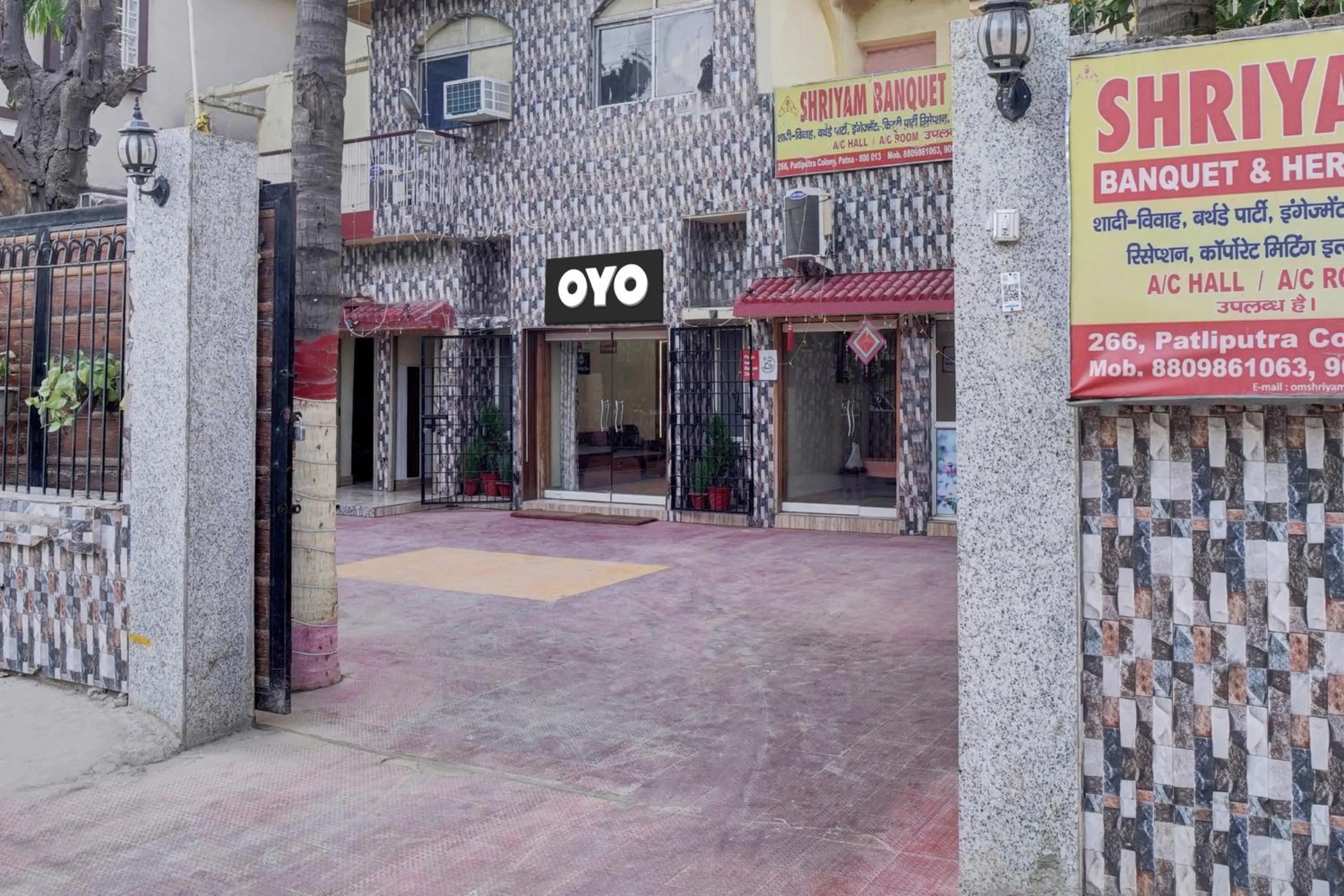 Facade/entrance in Super Hotel O Om Shriyam Banquet And Heritage