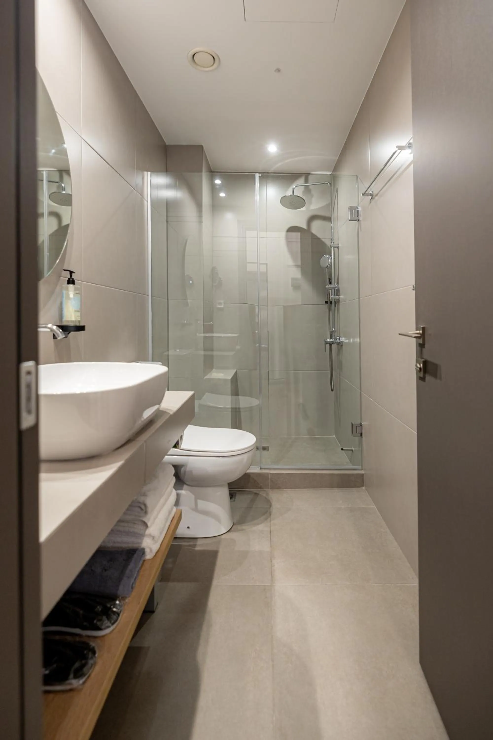 Shower in Earos Urban Living