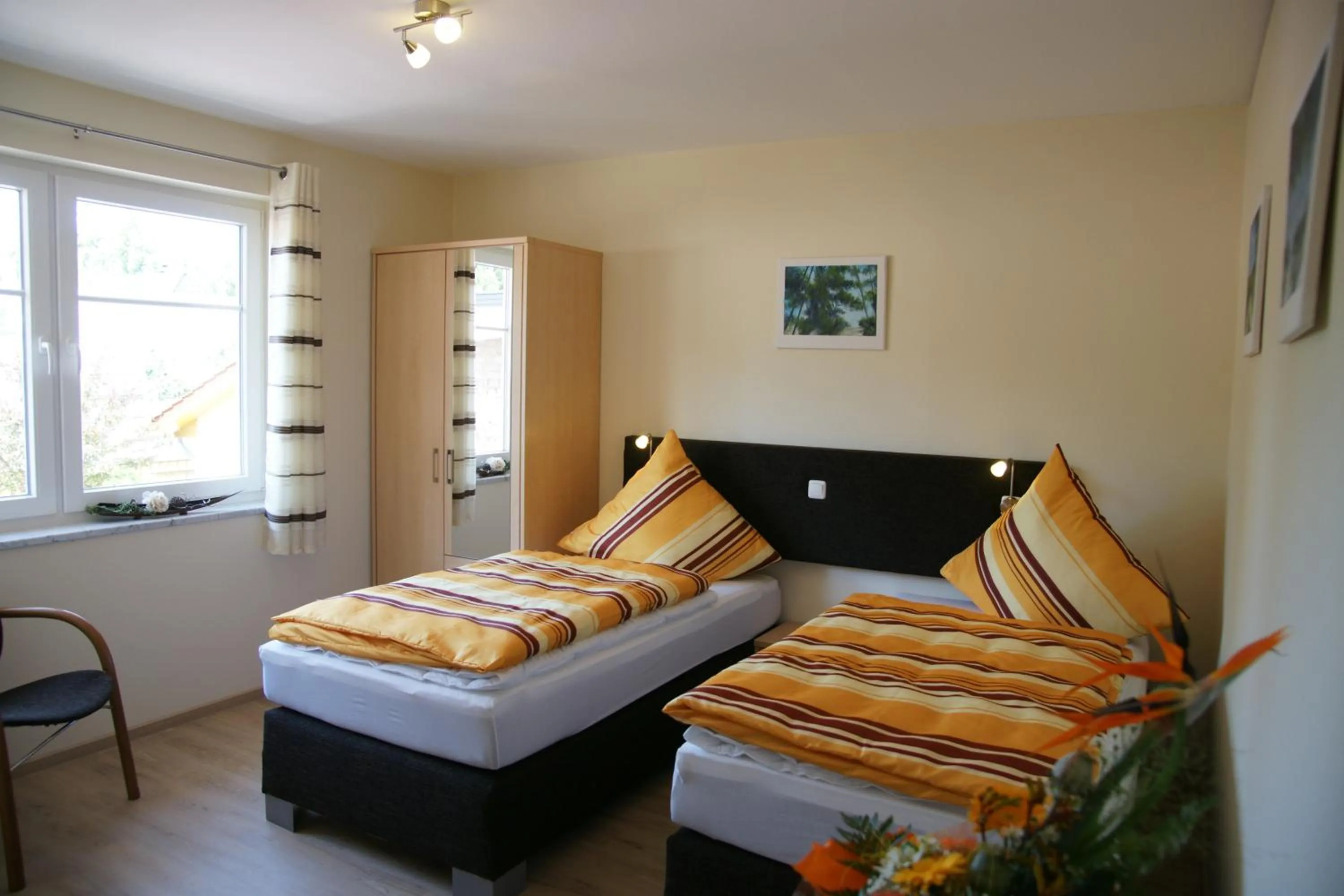 Photo of the whole room, Bed in Cafe und Pension Blohm