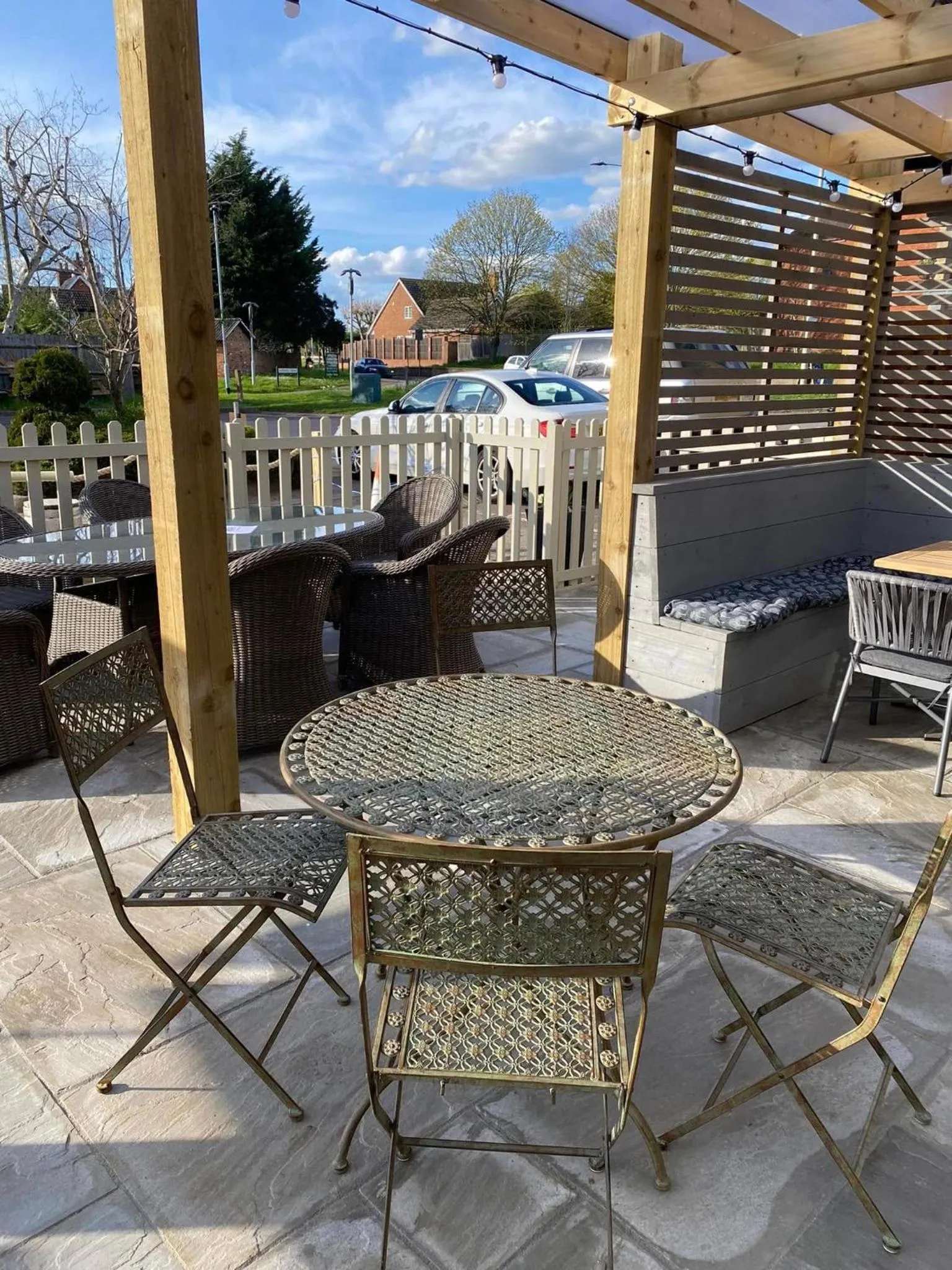 Garden view in The Queens Head Inn