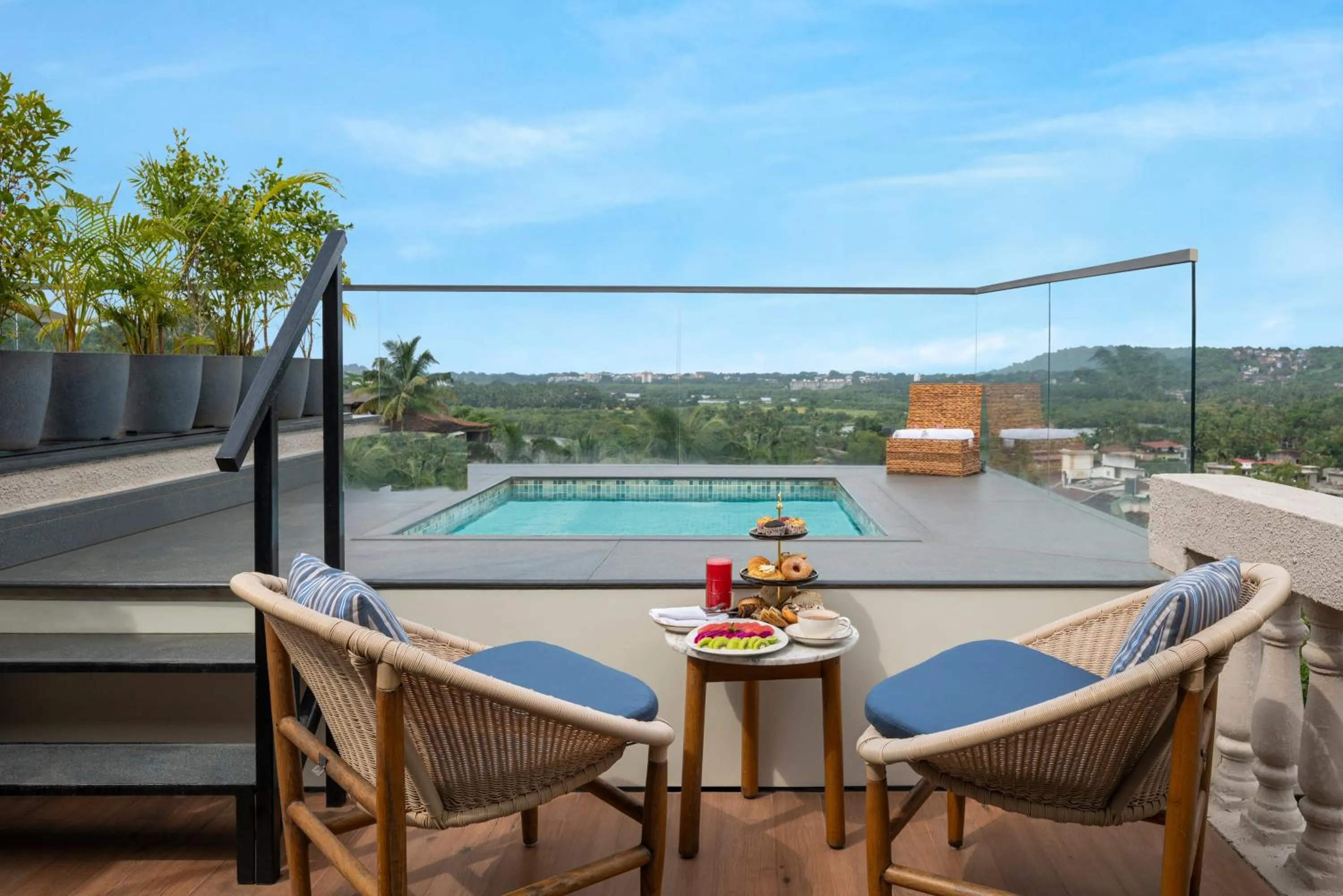 Swimming pool in Grand Mercure Goa Candolim - An Accor Hotels Brand