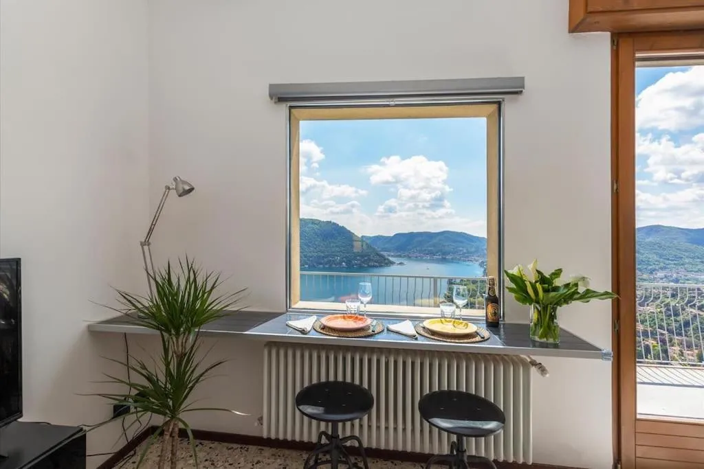 Vivi Il Lago - Lake View