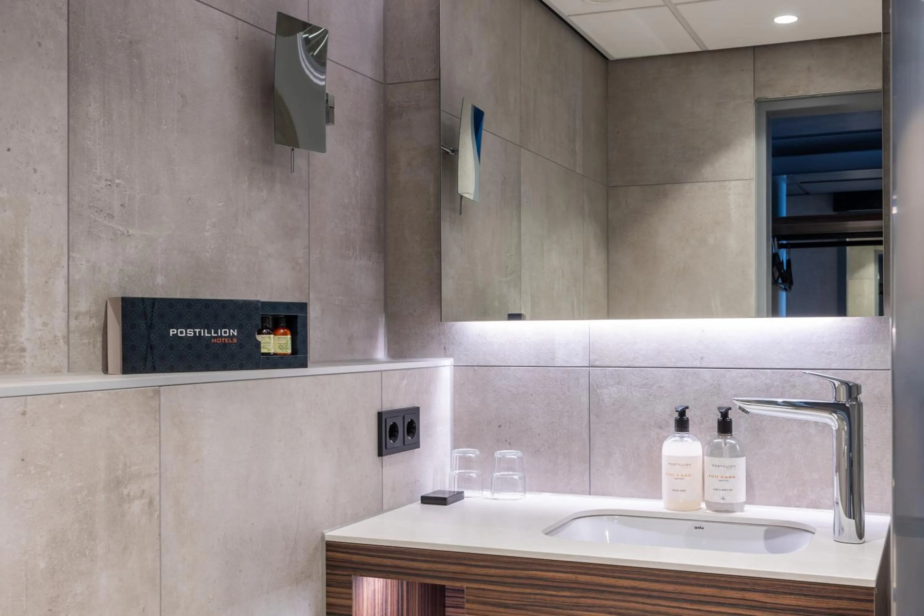 Bathroom in Postillion Utrecht Bunnik