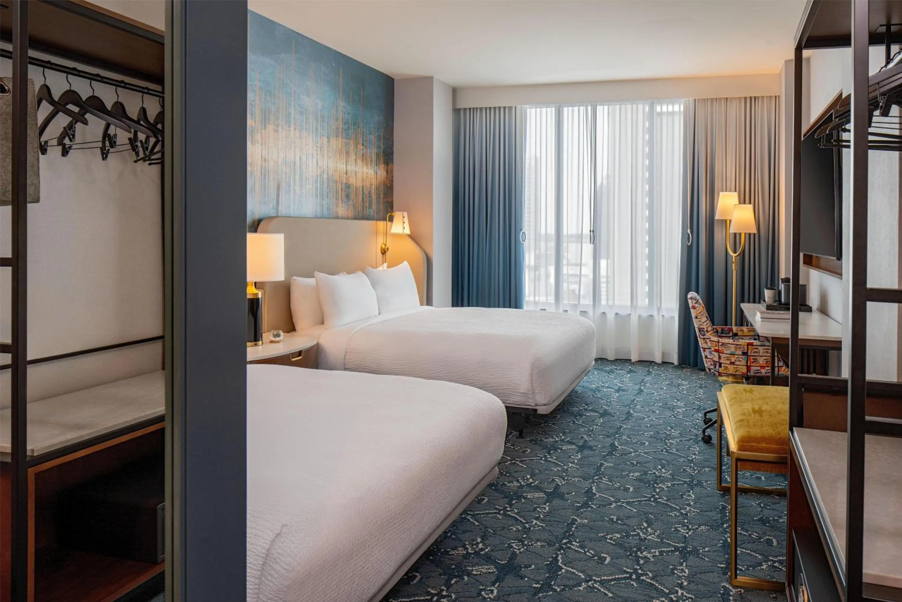 Bed in Tempo By Hilton Nashville Downtown