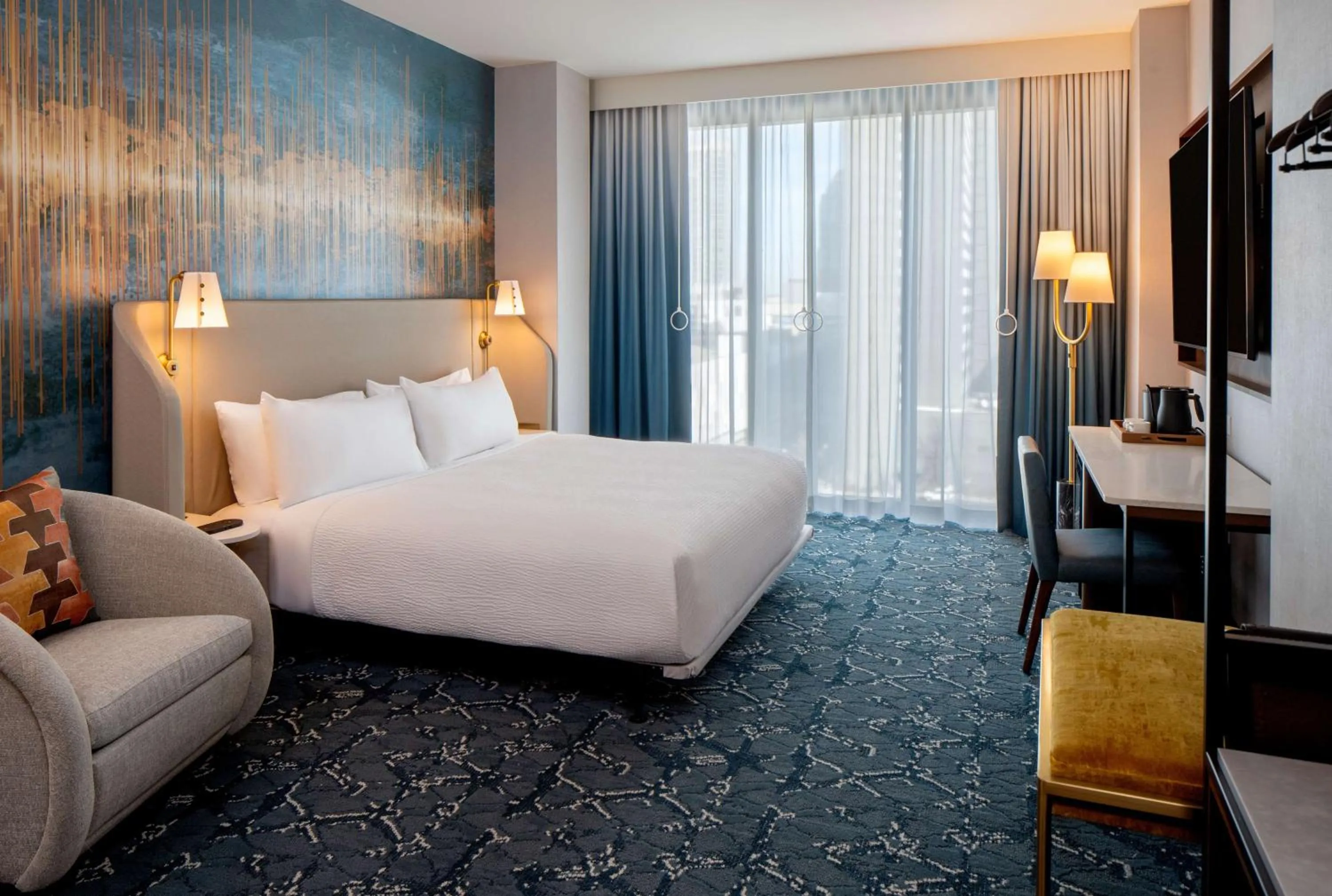 Bedroom, Bed in Tempo By Hilton Nashville Downtown