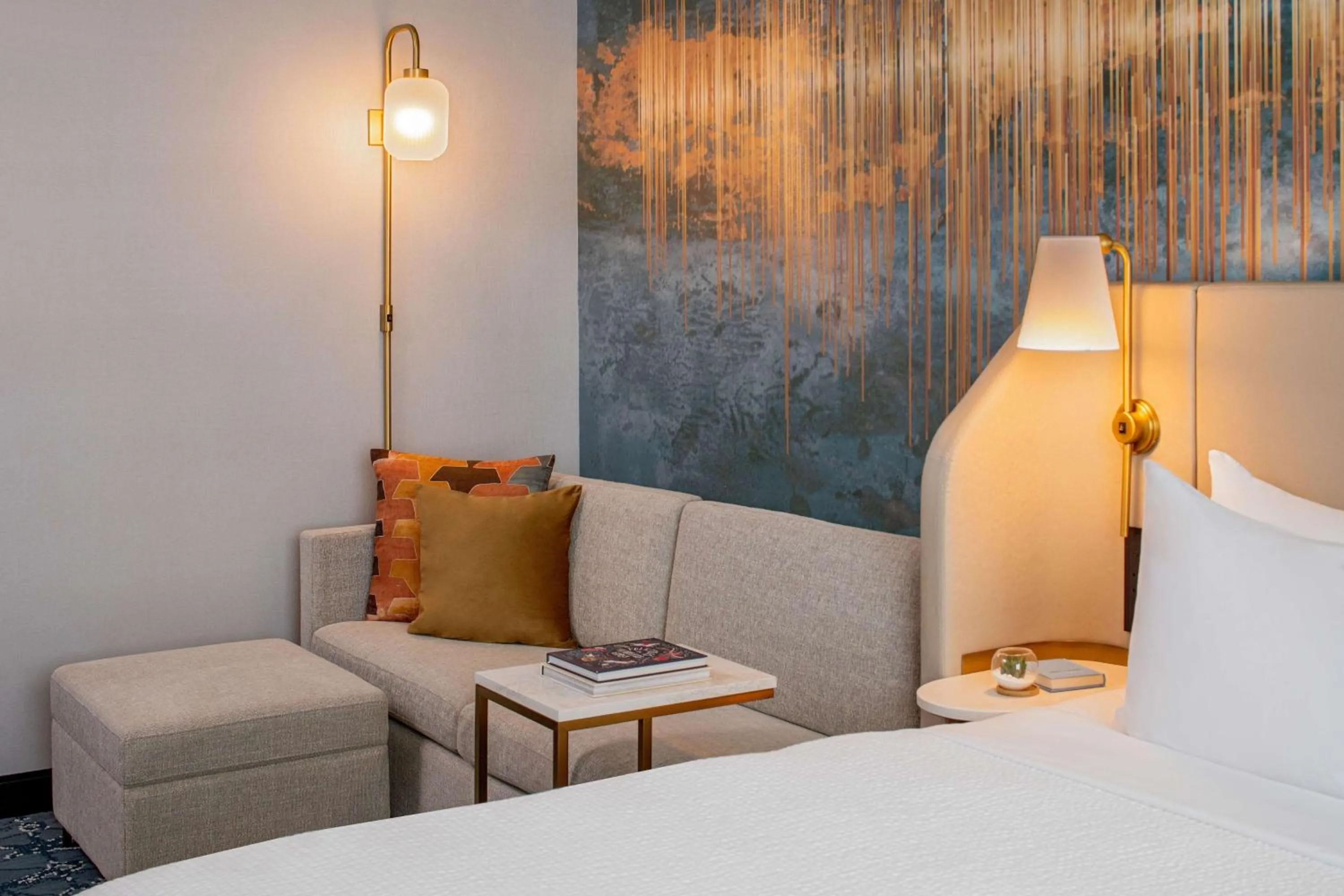 Living room, Bed in Tempo By Hilton Nashville Downtown