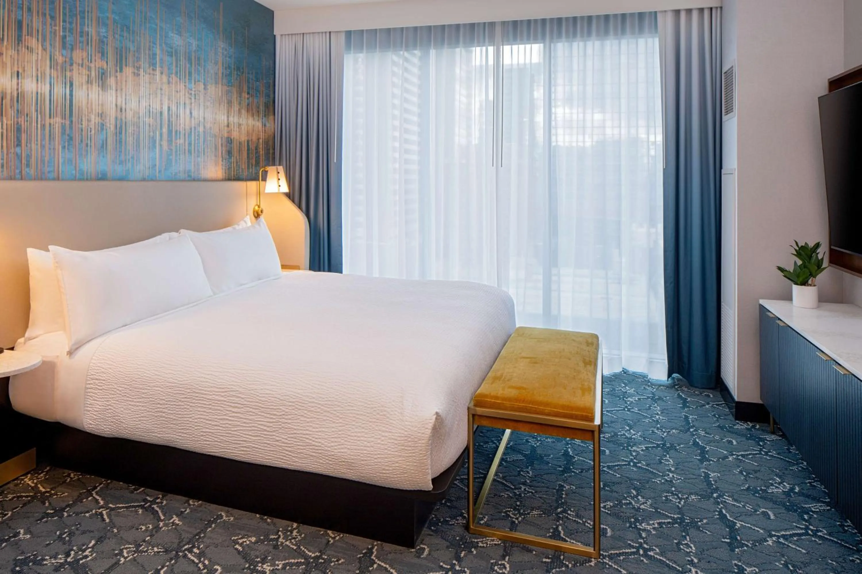 Bed in Tempo By Hilton Nashville Downtown